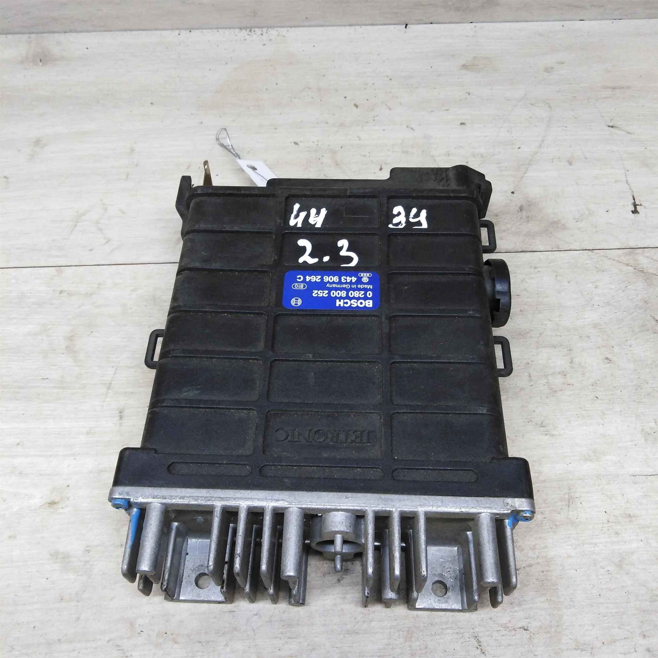 Блок управления двигателем Audi 100 C3 (арт. 72533)