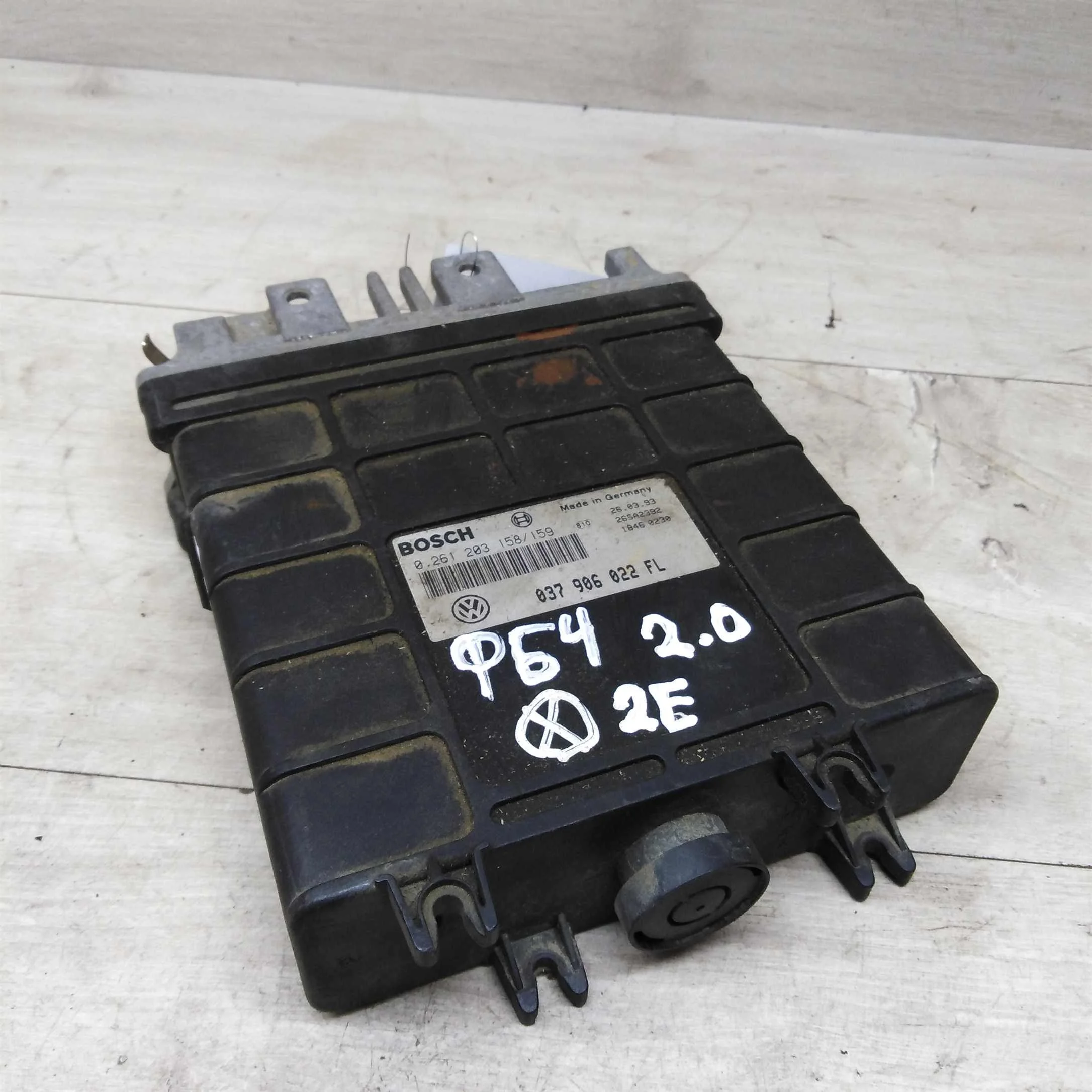 Блок управления двигателем Volkswagen Passat B4, Volkswagen Passat B3 2.0i 2e (арт. 72724)