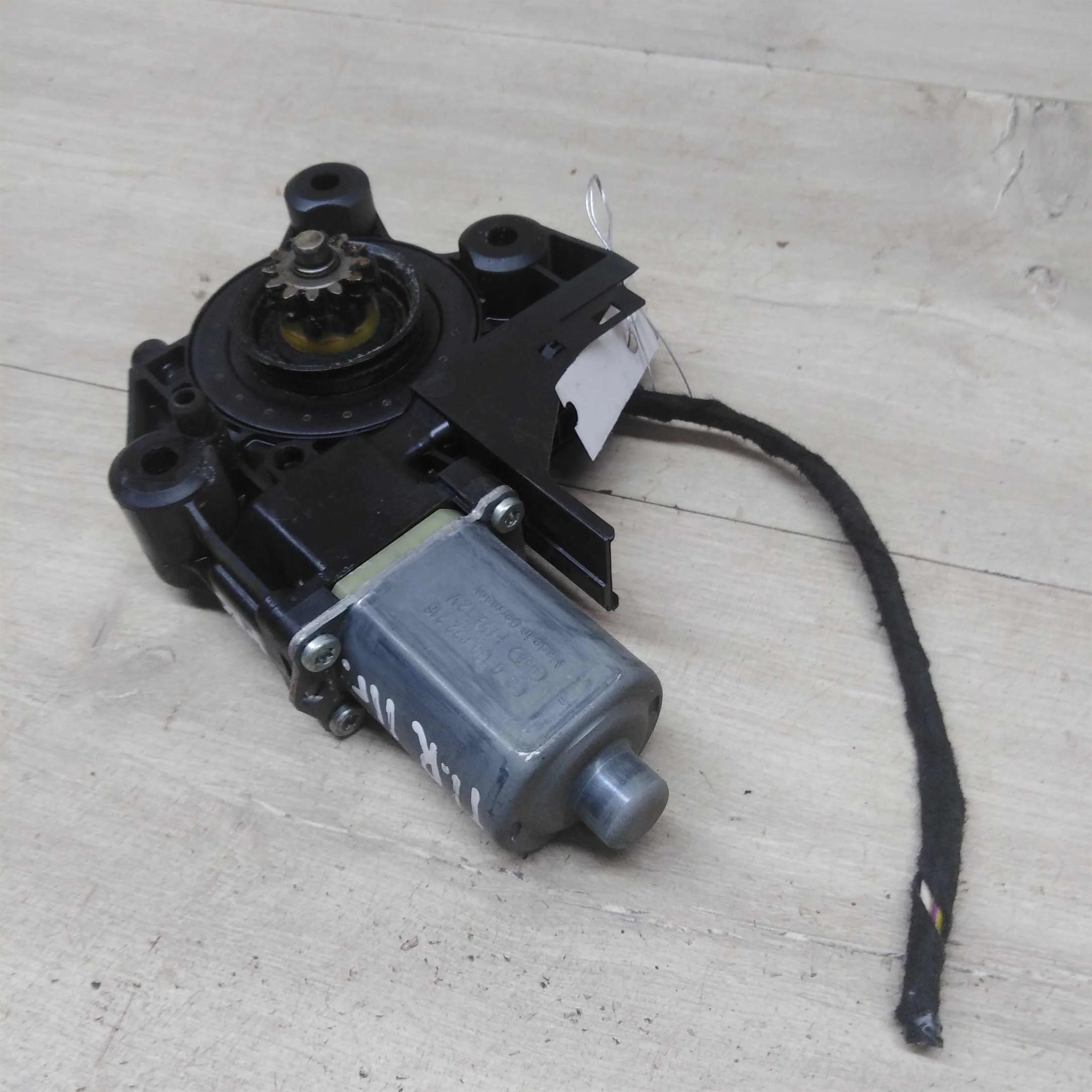 Моторчик стеклоподъёмника передний правый Ford Focus 2 рест  (арт. 73779)