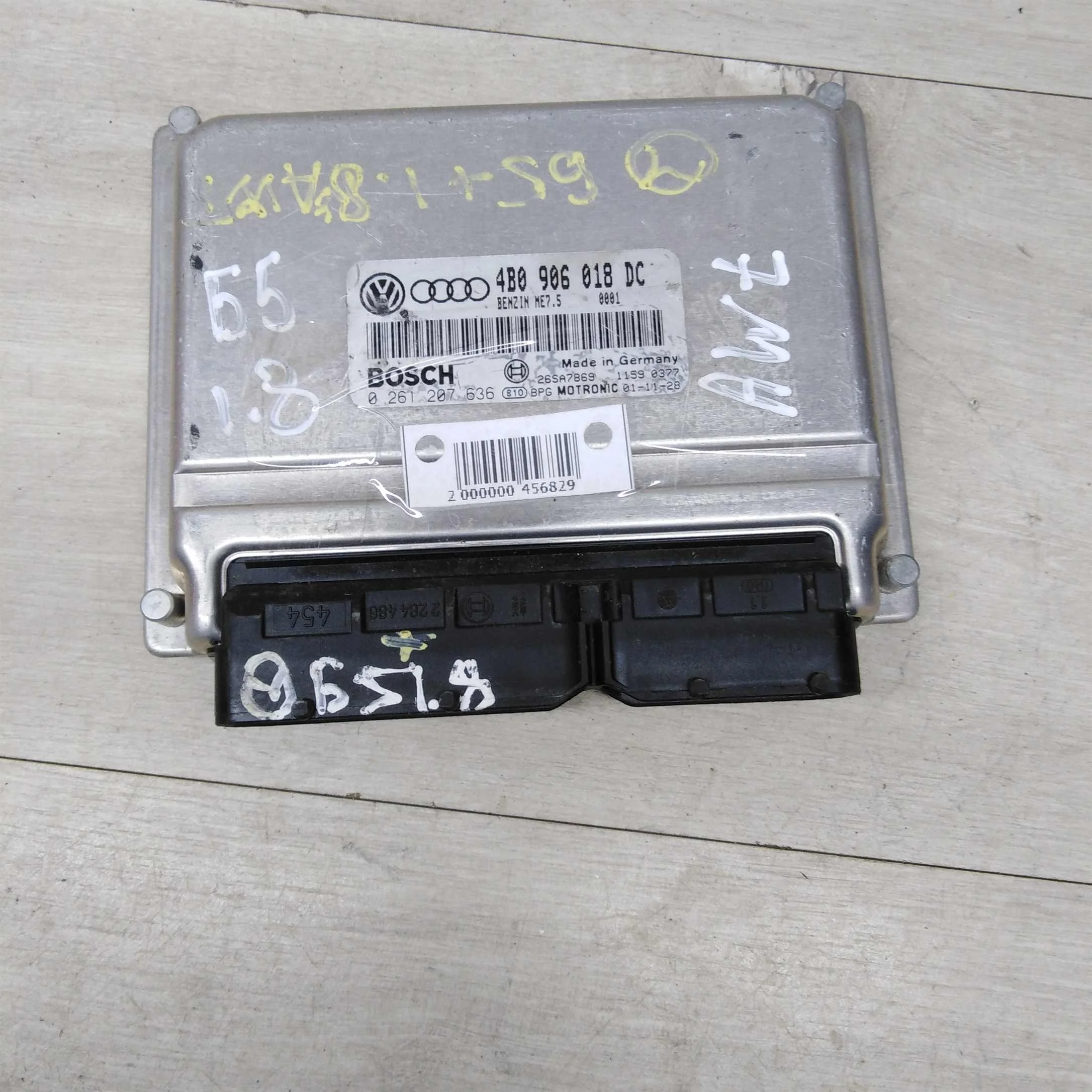 Блок управления двигателем Volkswagen Passat B5 GP 1,8 awt    (арт. 74090)