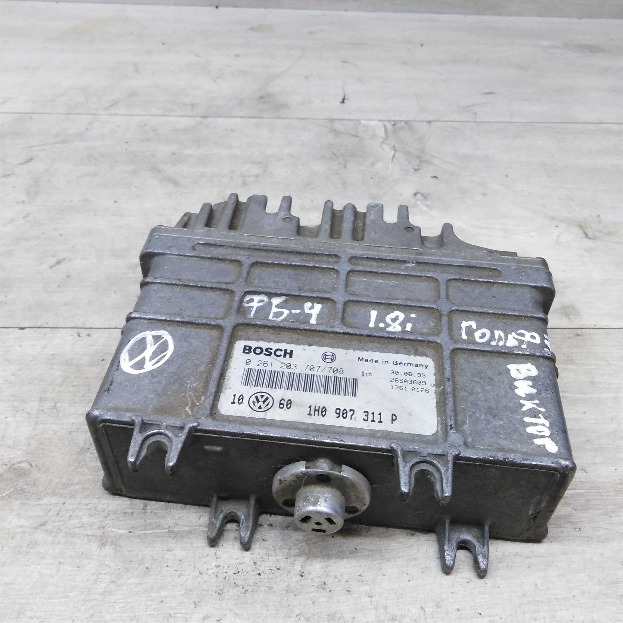 Блок управления двигателем Volkswagen Golf 3     (арт. 74945)