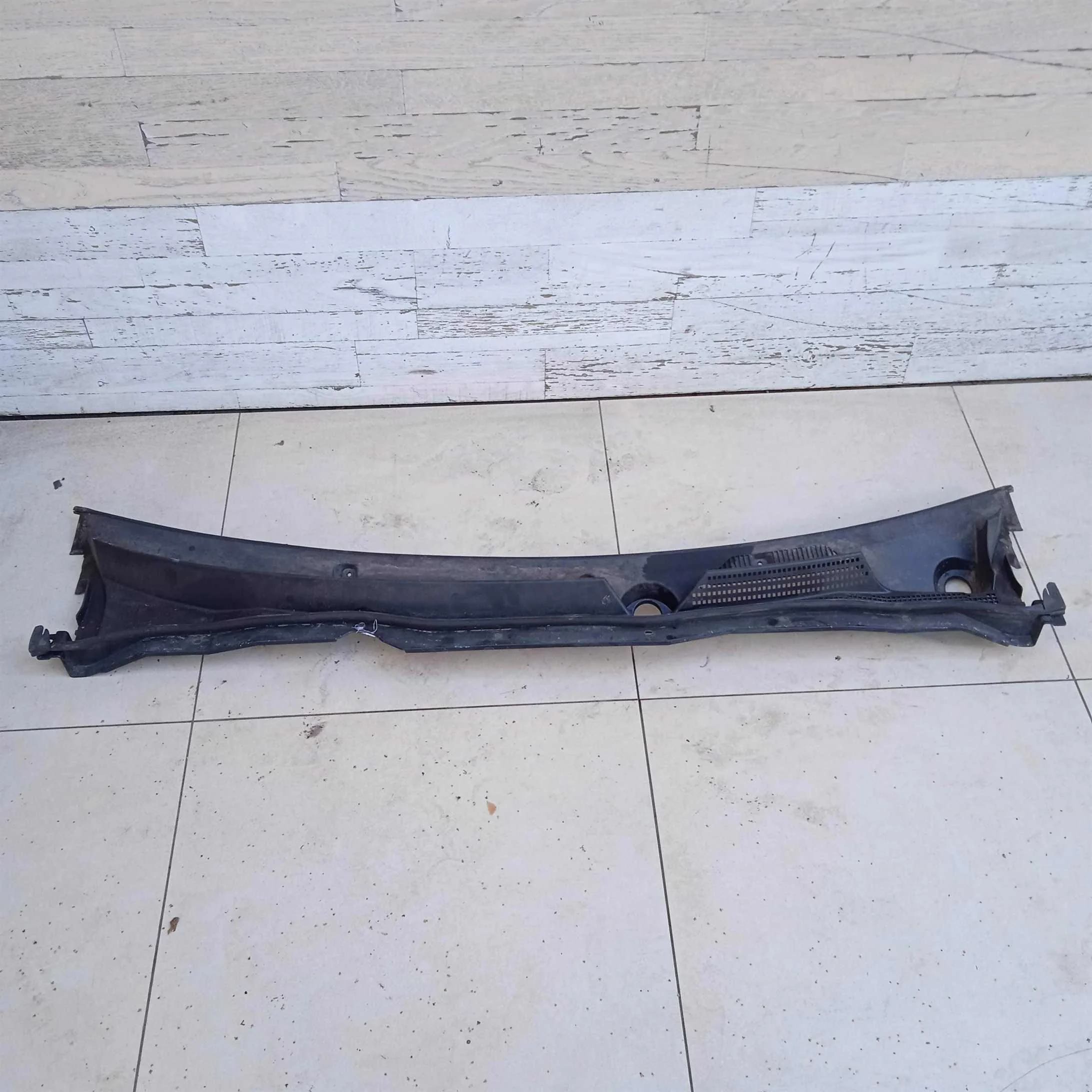 Декоративная накладка жабо дождевик водоотводящий щиток  Nissan Almera Classic (арт. 75102)