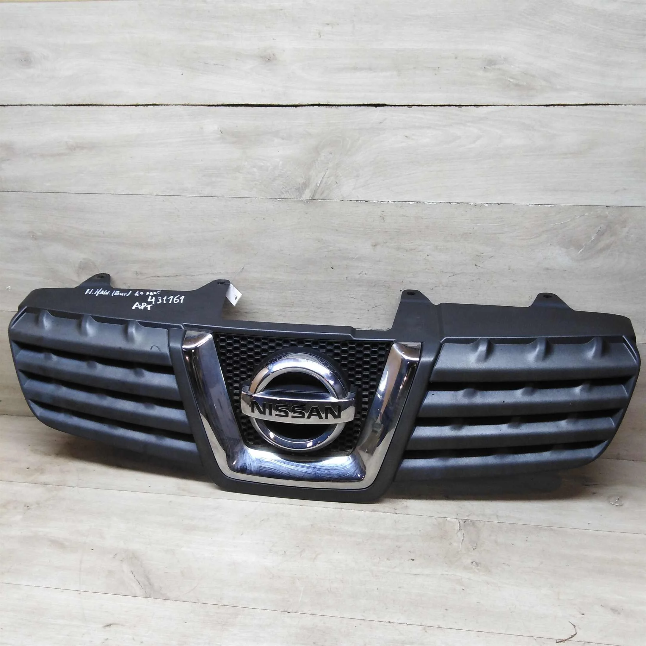 Решётка радиатора Nissan qashqai (арт. 75153)