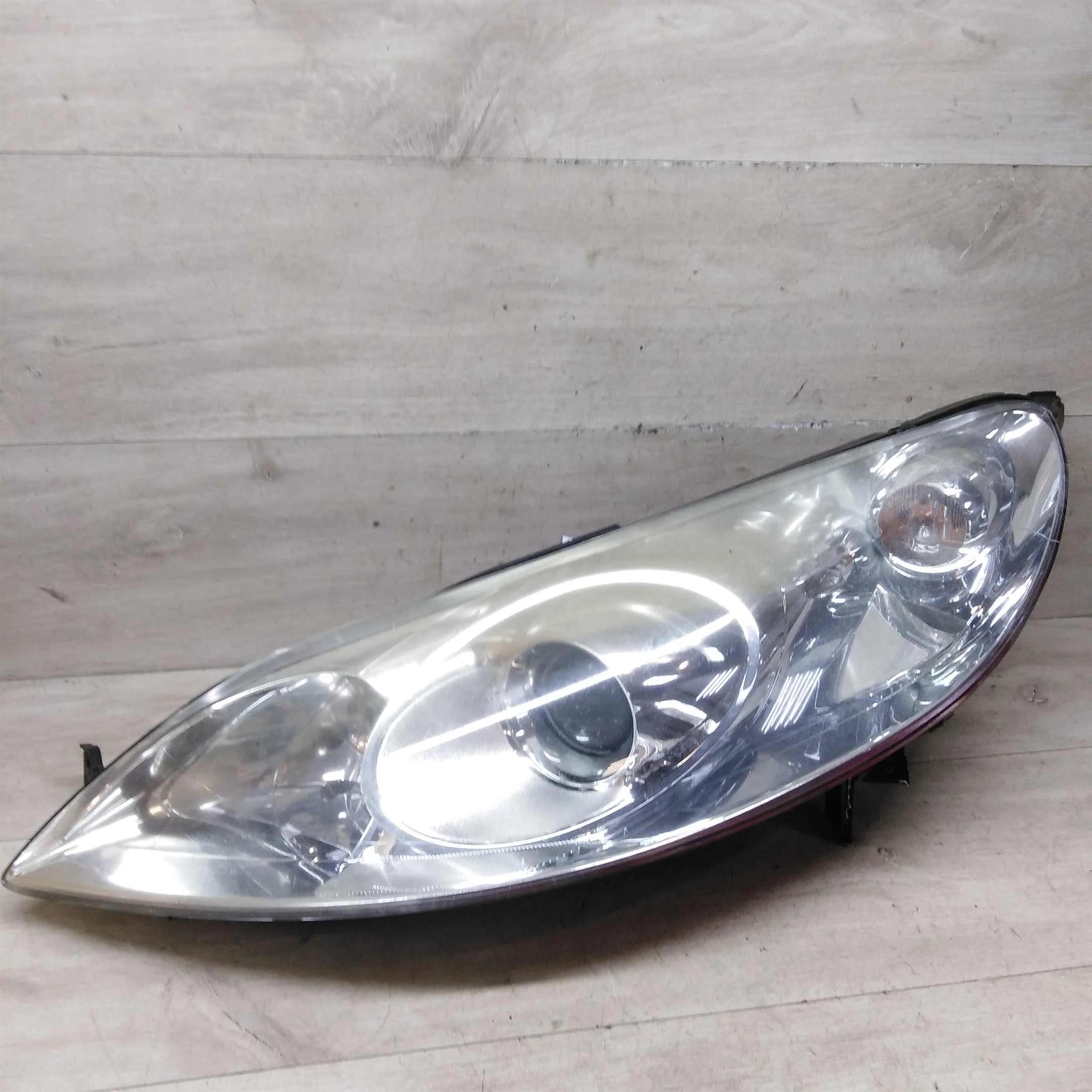 Фара передняя левая Peugeot 407 ксенон  (арт. 75254)