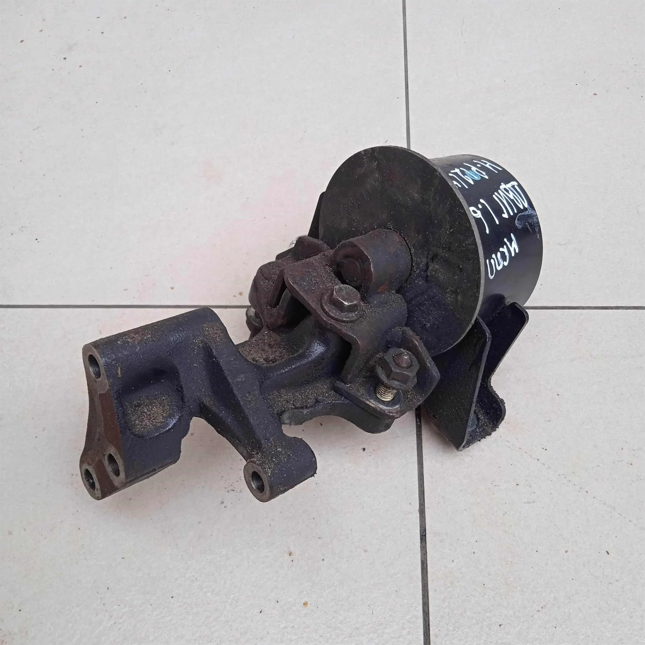 Кронштейн крепления двигателя Nissan Primera p12   (арт. 75786)