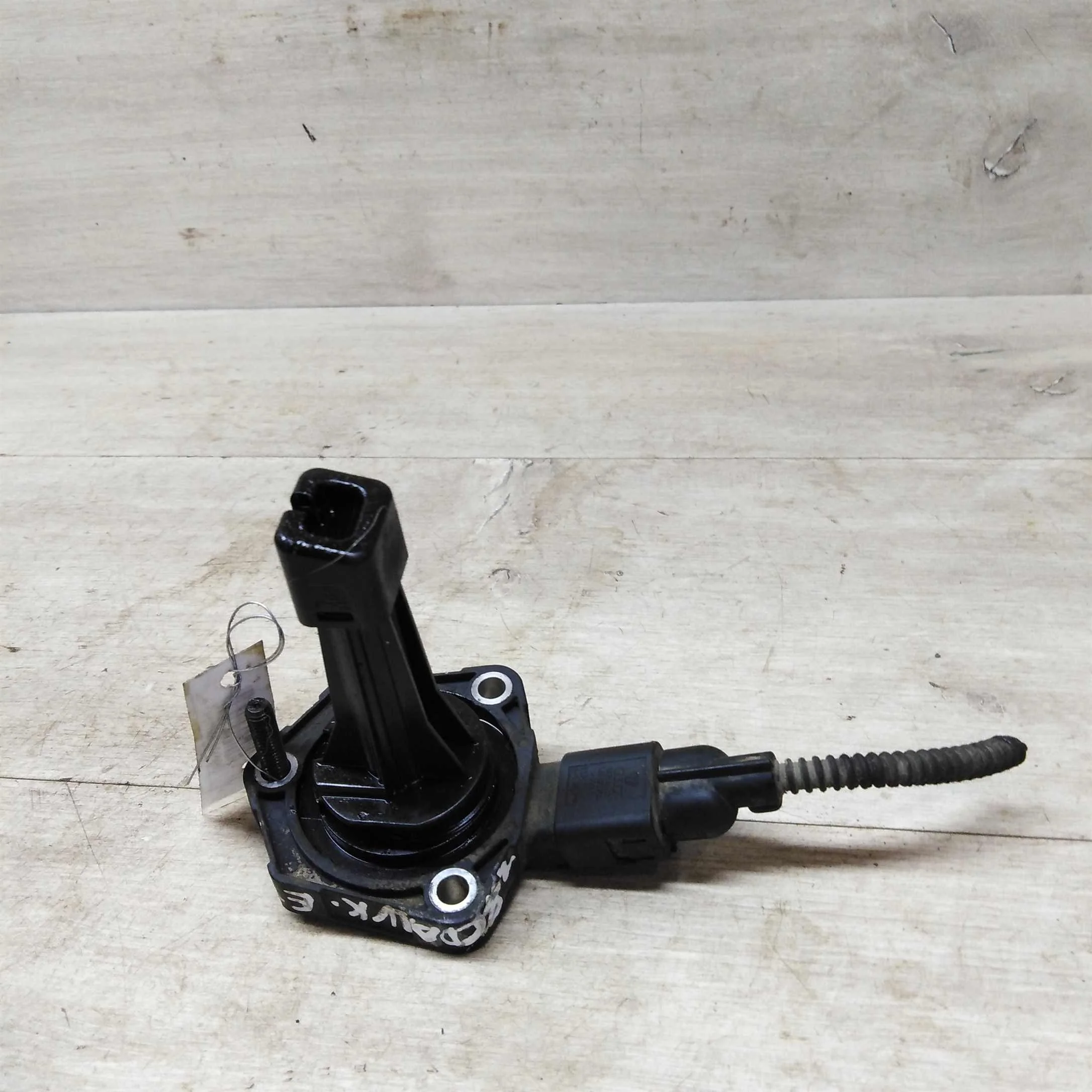 Датчик уровня масла двигателя Skoda Yeti I    (арт. 76416)