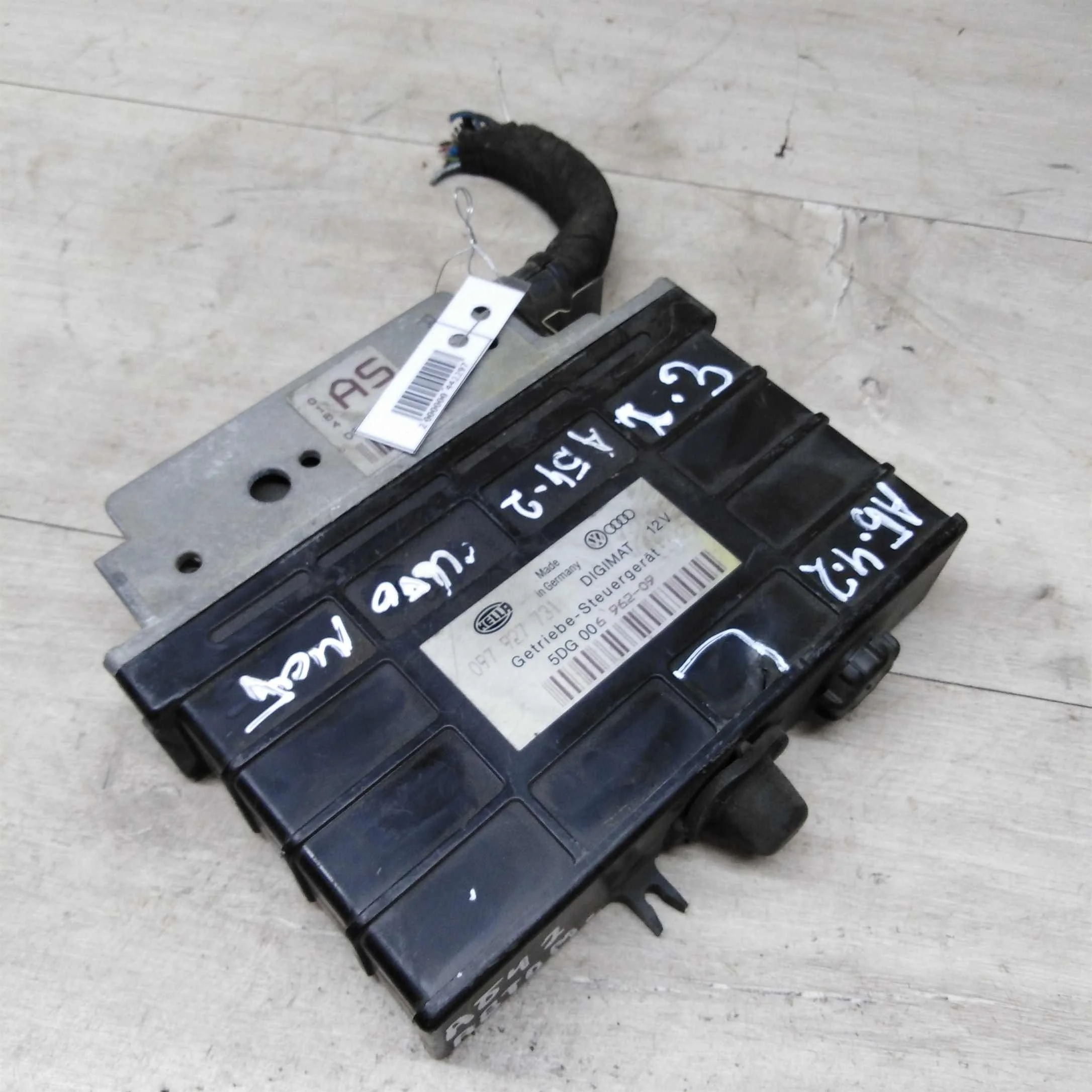 Блок управления АКПП Audi 100 C4  (арт. 76693)