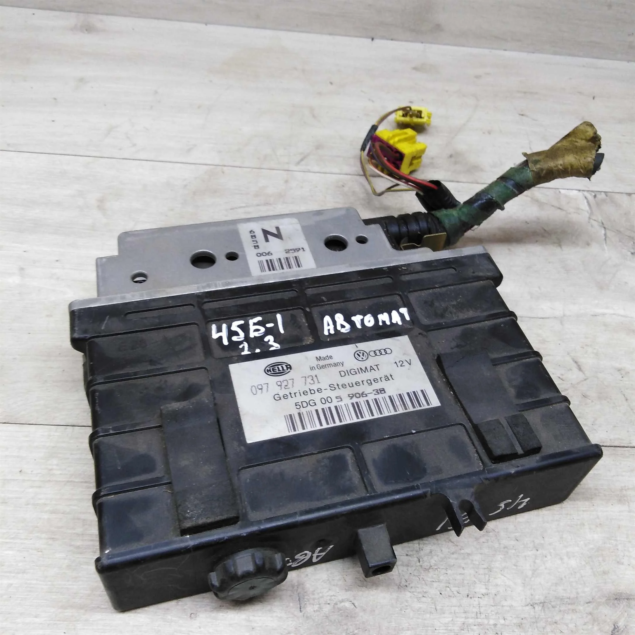 Блок управления АКПП Audi 100 C4  (арт. 76832)