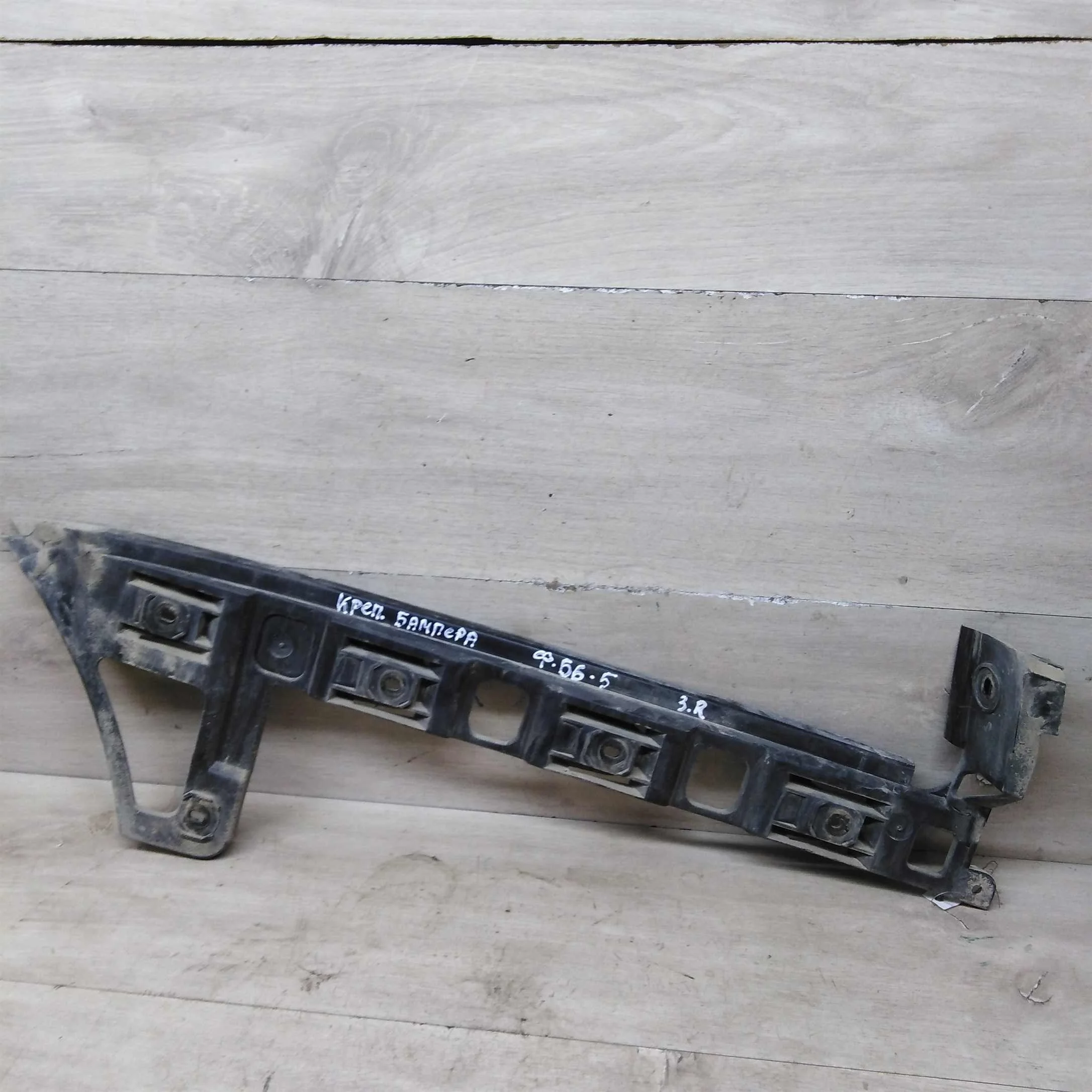 Кронштейн правый крепление заднего бампера Volkswagen Passat B6 (арт. 77157)