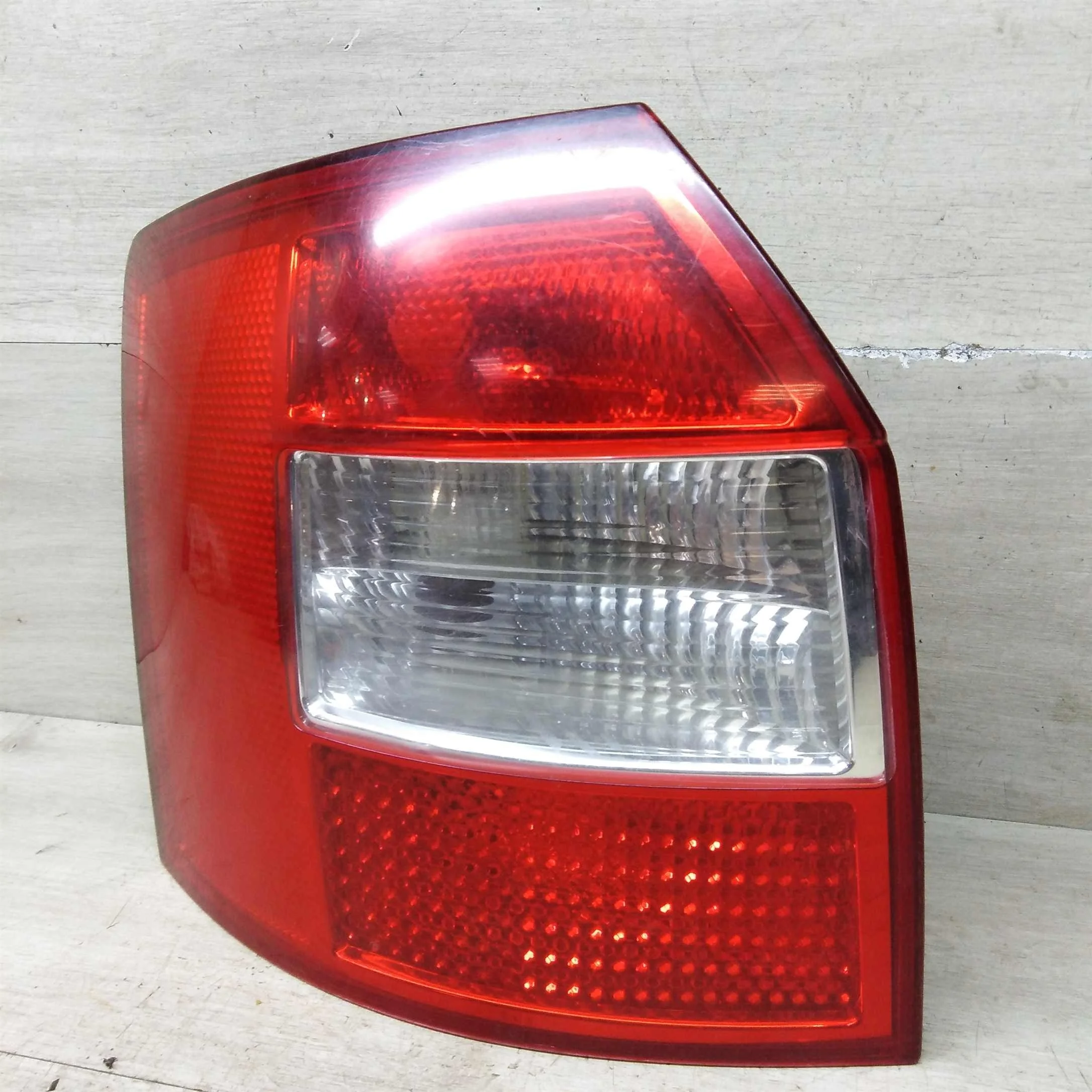 Фонарь задний левый Audi A4 B6 универсал   (арт. 77501)