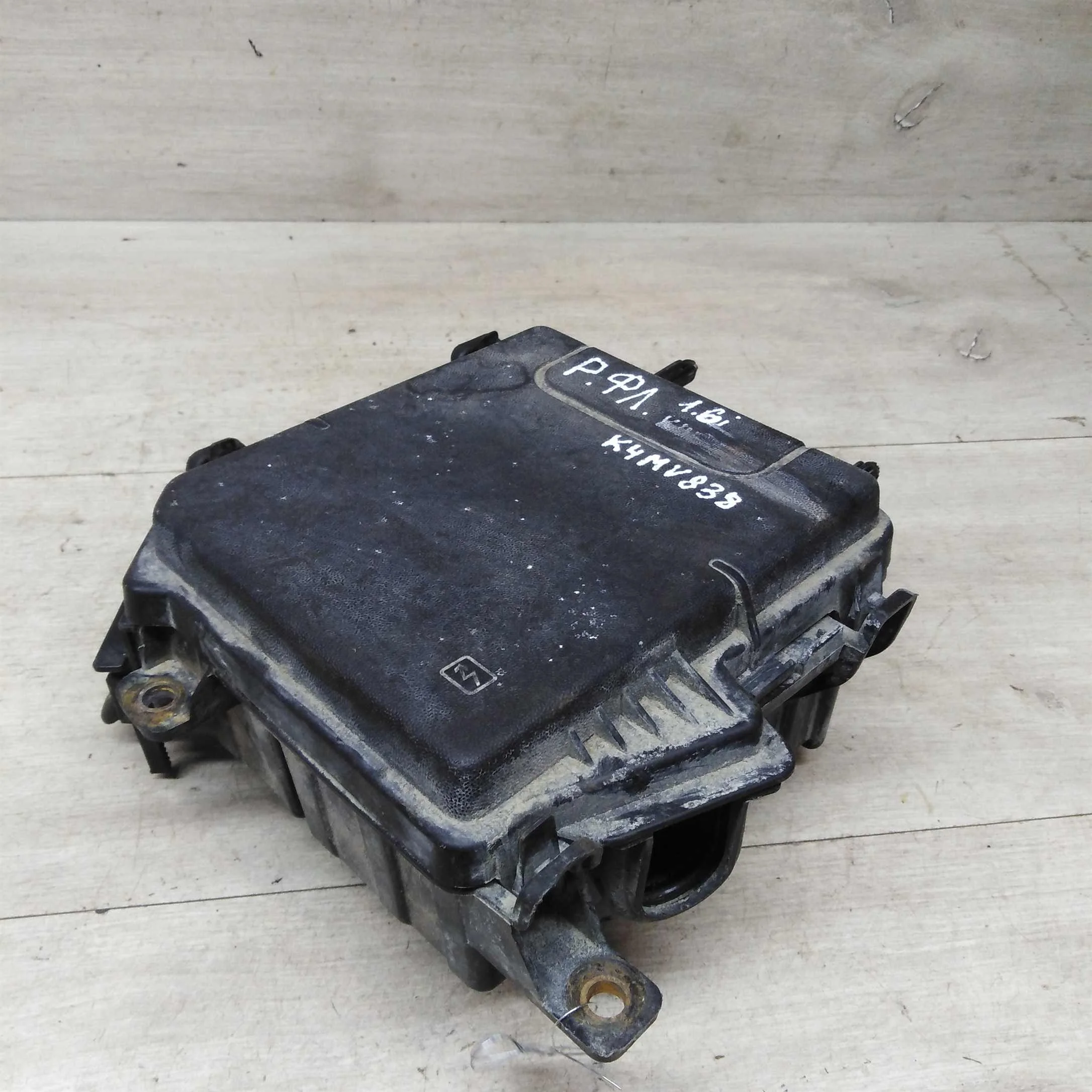 Корпус блока предохранителей Renault Fluence I рестайлинг  (арт. 79038)