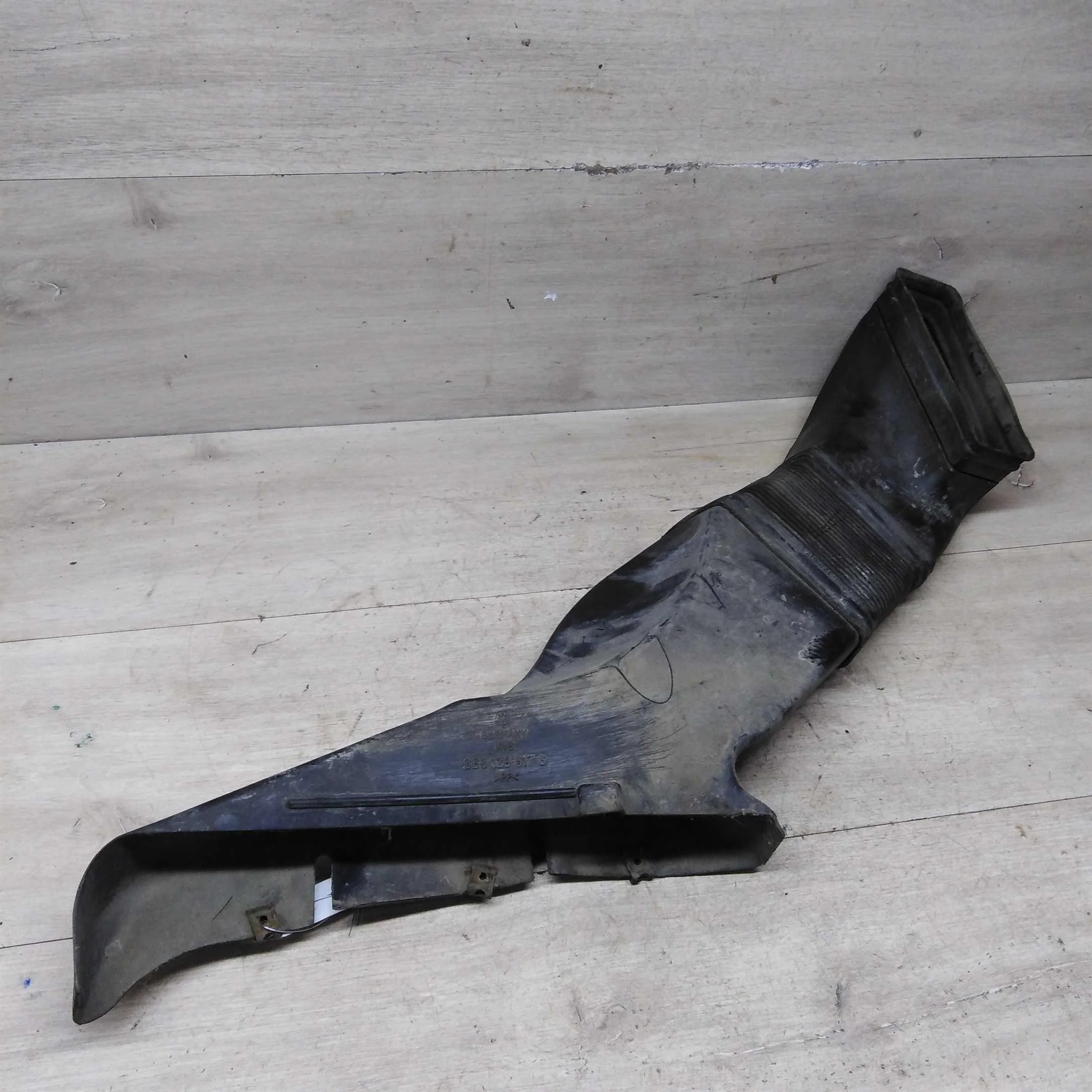 Заборник воздуха Skoda Superb I (арт. 79808)