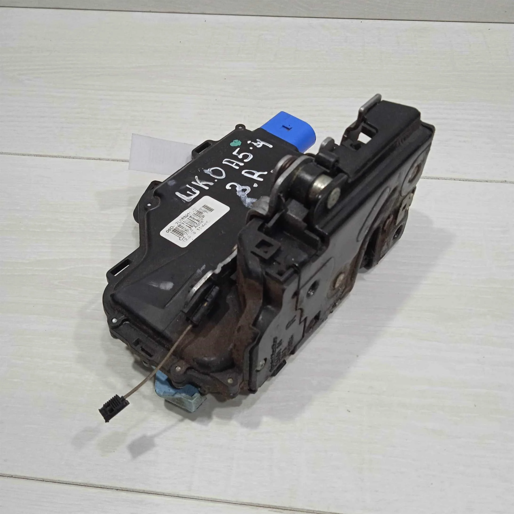 Замок двери задний правый Skoda Octavia II A5 (арт. 79906)