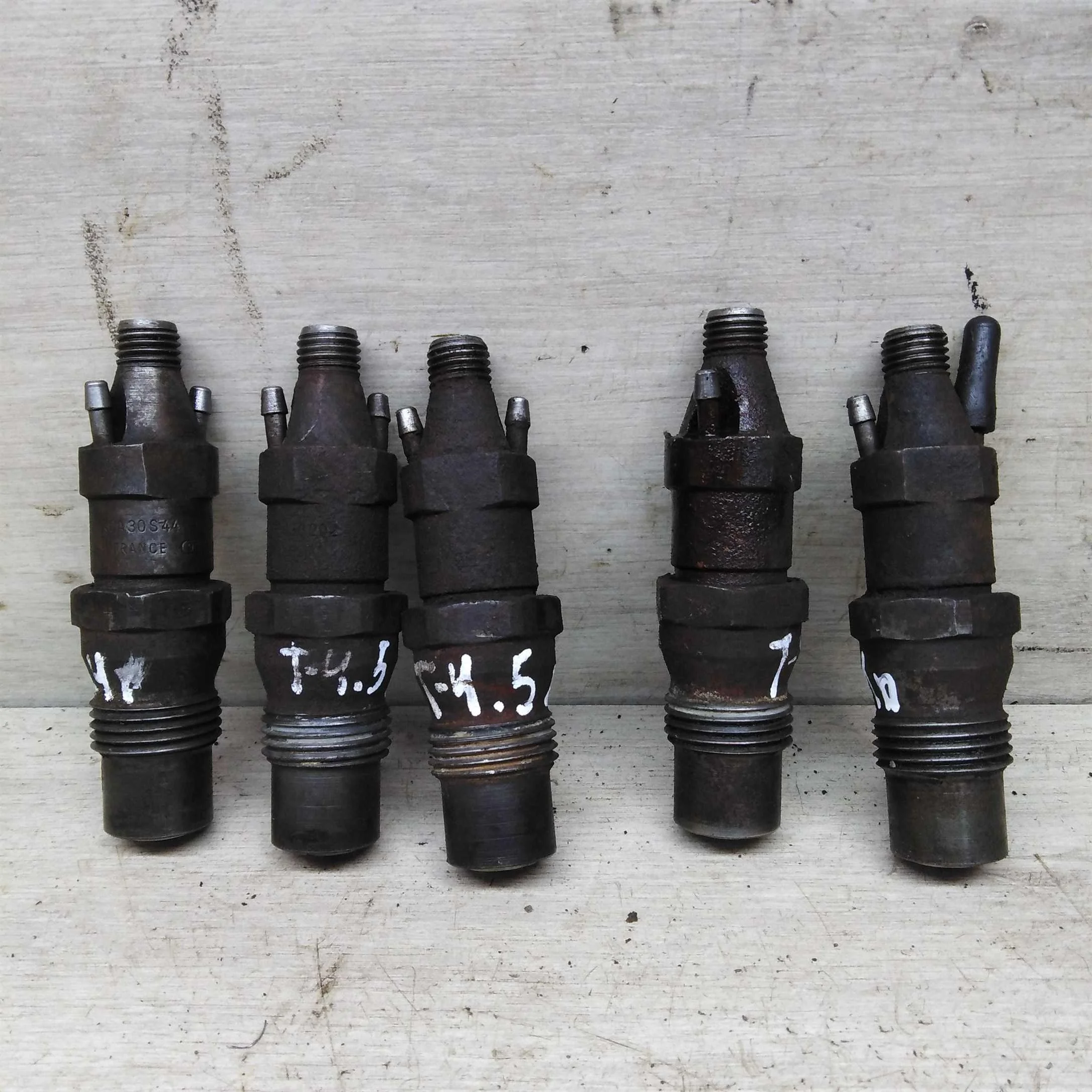 Форсунка топливная 2.4 D Volkswagen Transporter T4  (арт. 83550)