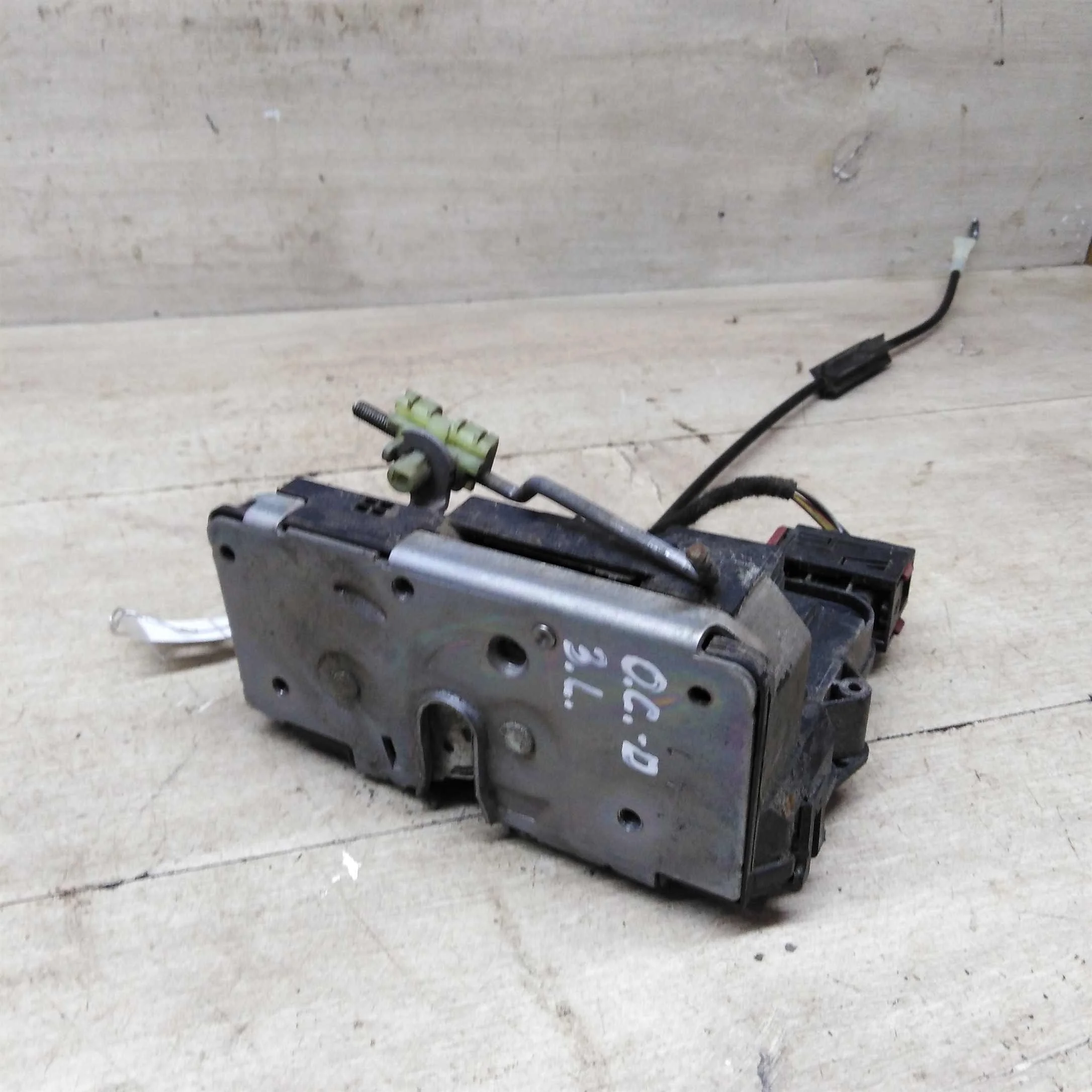 Замок двери задний левый Opel Corsa D (арт. 84870)