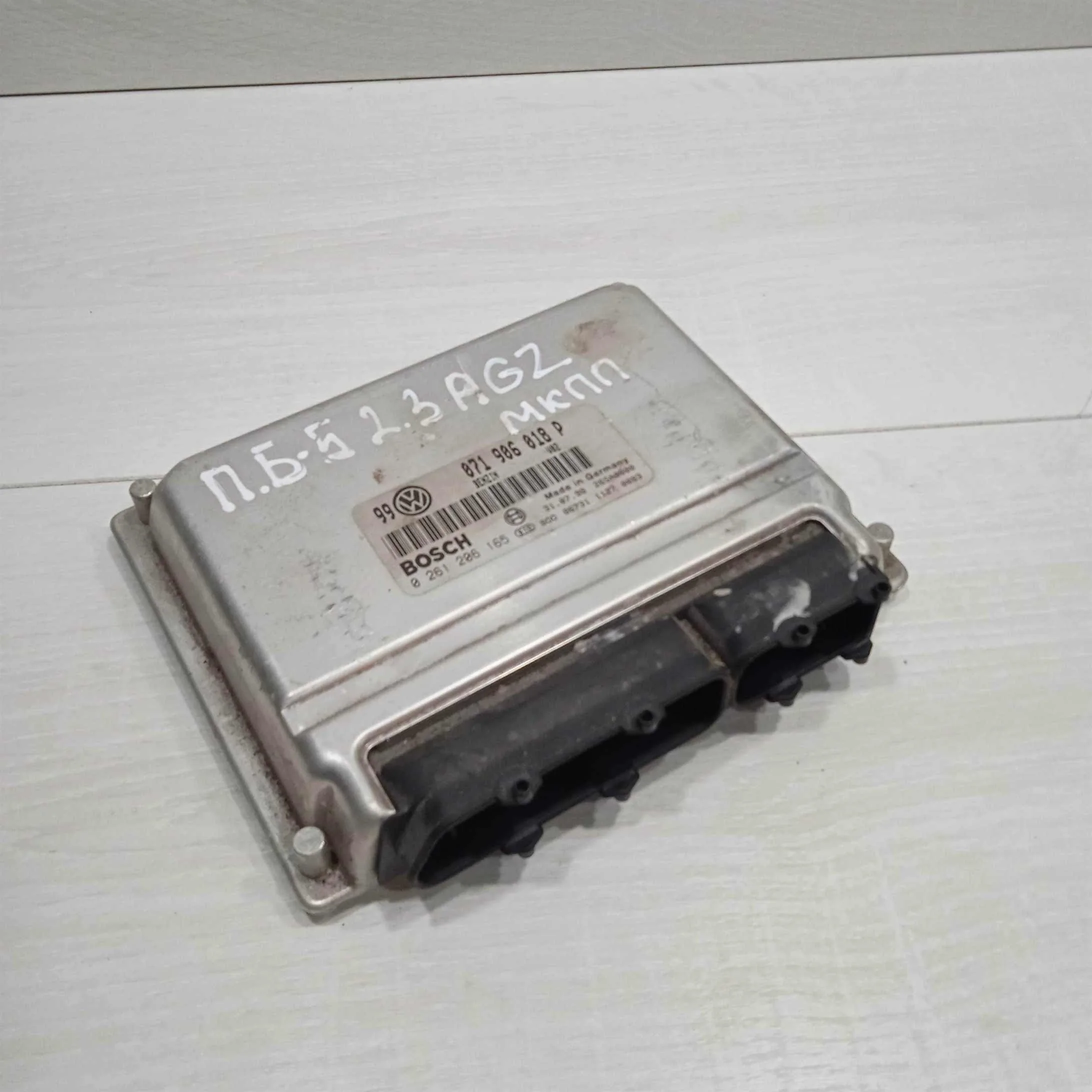 Блок управления двигателем Volkswagen Passat B5 2.3i AGZ  (арт. 85370)