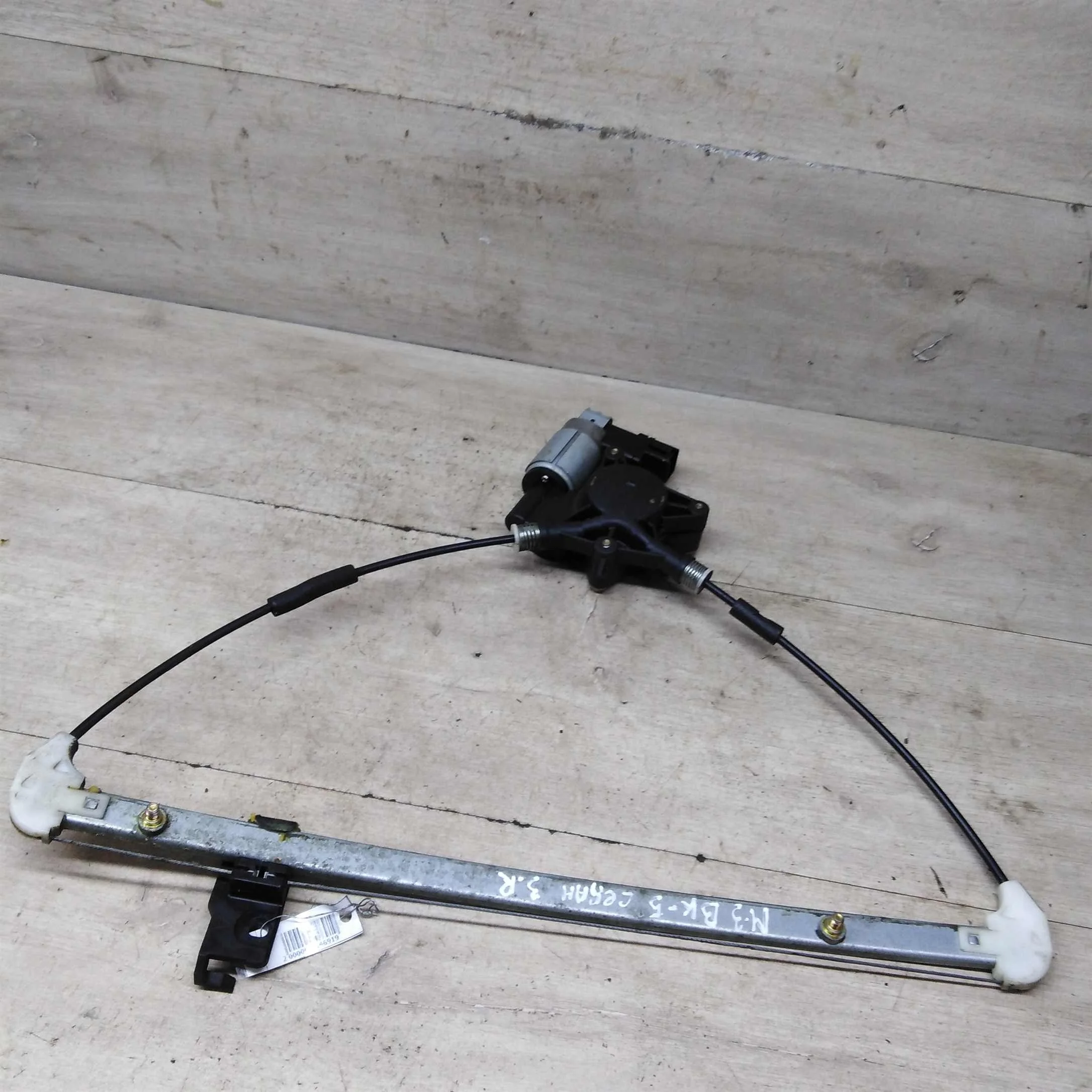 Стеклоподъёмник задний правый электро Mazda 3 BK (арт. 85380)