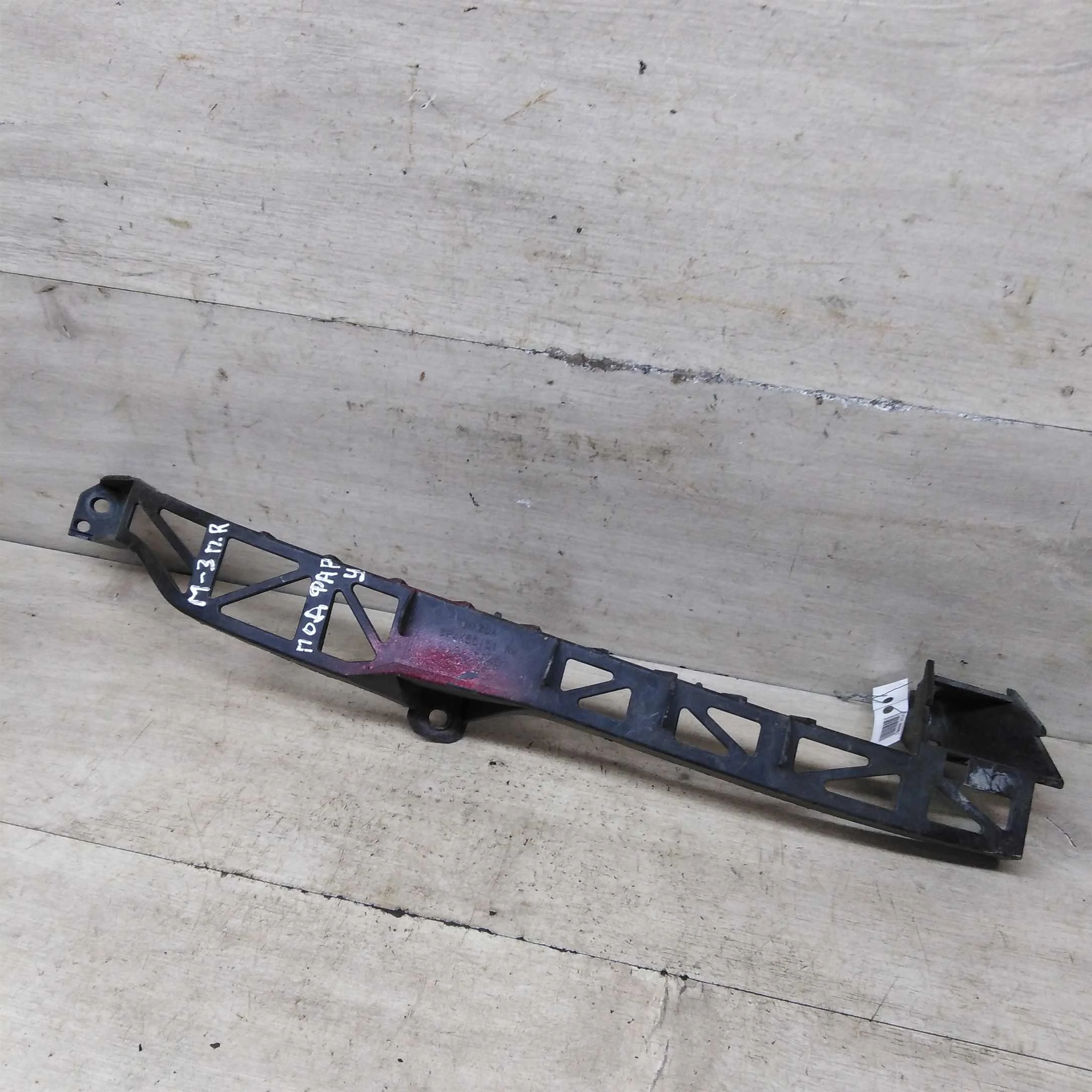 Кронштейн правый под фару Mazda 3 BK (арт. 85384)