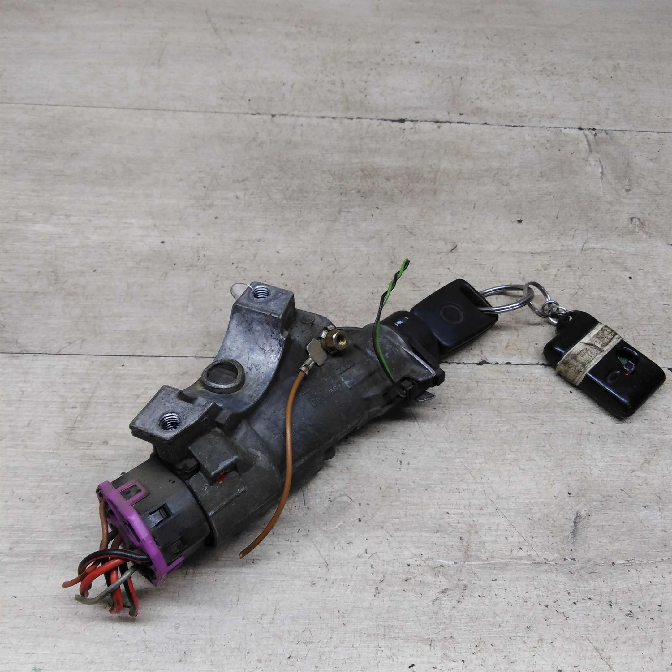 Замок зажигания Volkswagen Golf 4 Volkswagen Bora Skoda Octavia I (A4) (арт. 85836)