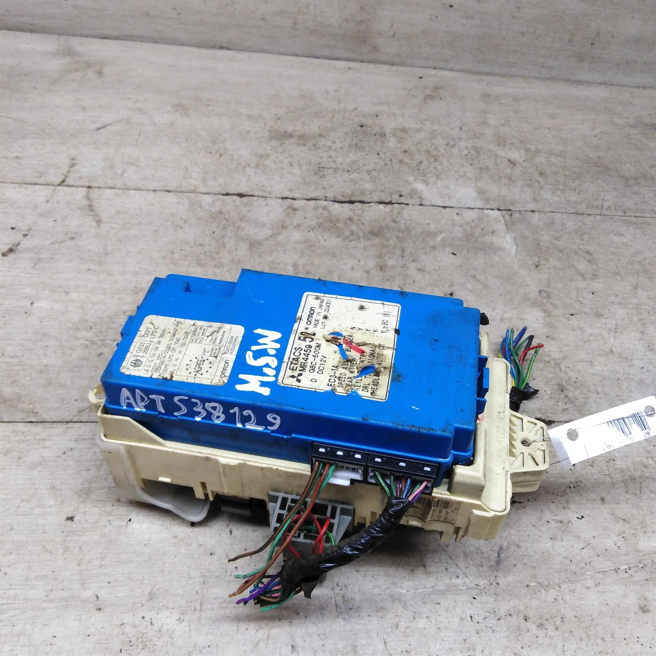 Блок предохранителей монтажный Mitsubishi Space Wagon III (арт. 89280)