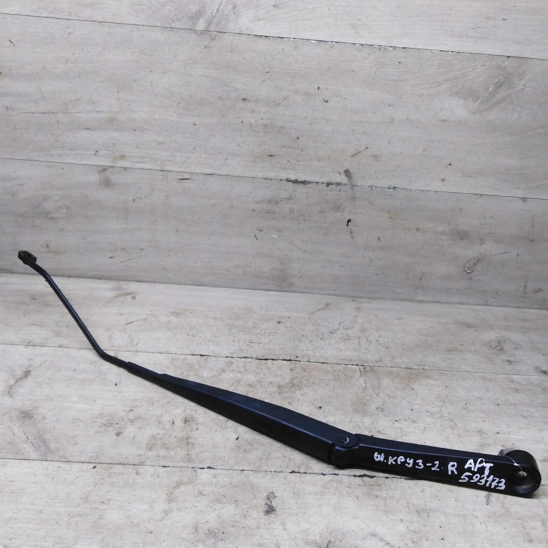 Поводок стеклоочистителя правый Chevrolet Cruze (арт. 89430)