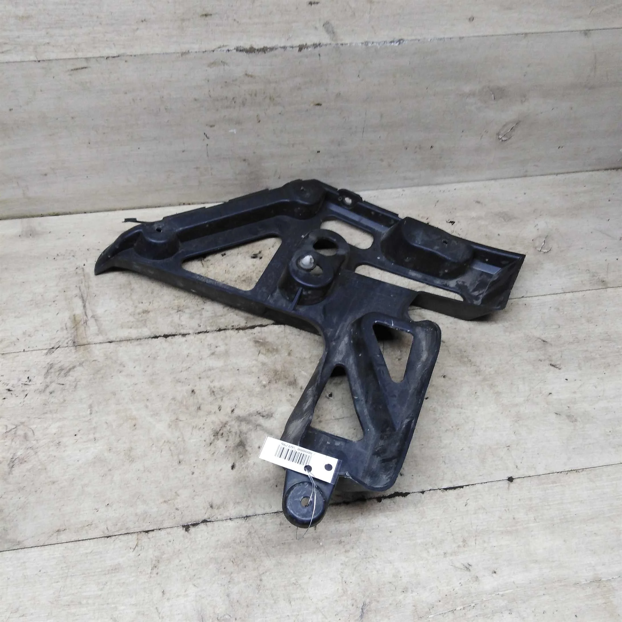 Кронштейн правый крепления заднего бампера седан Renault Megane II  (арт. 90334)