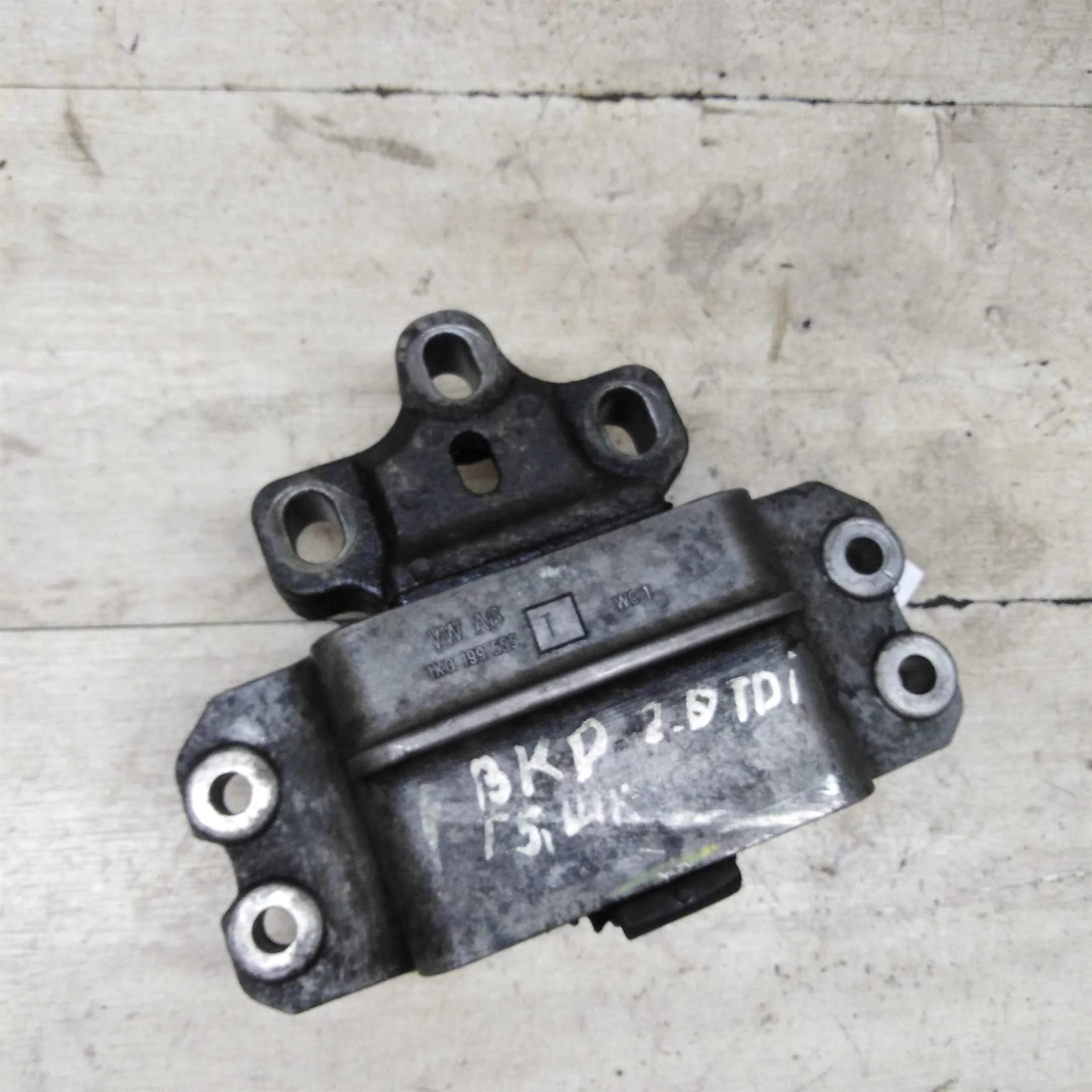 Опора двигателя Skoda Octavia A5 Volkswagen Golf V 2.0 tdi bkd (арт. 90368)