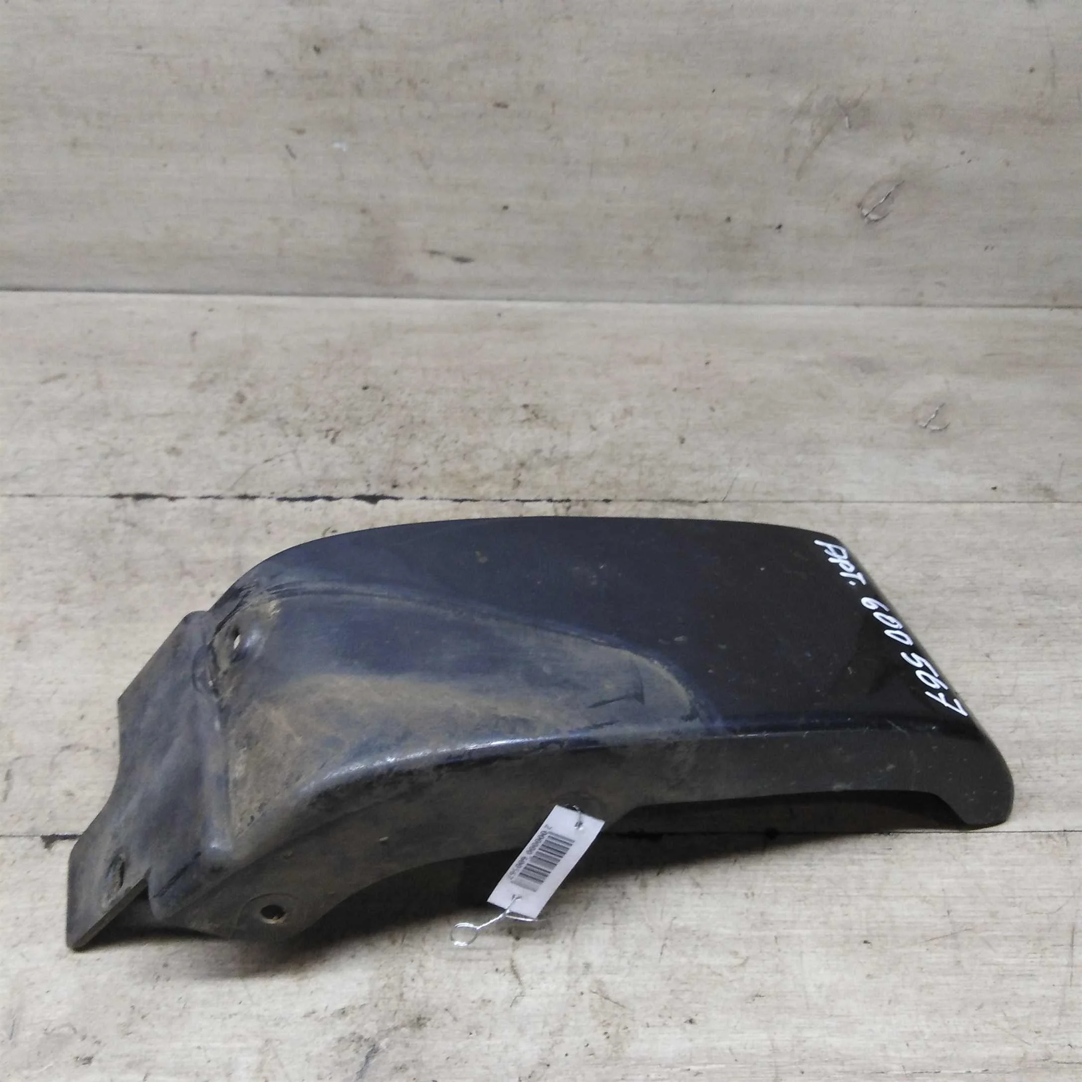 Накладка под фару правая Hyundai Santa Fe I   (арт. 91808)