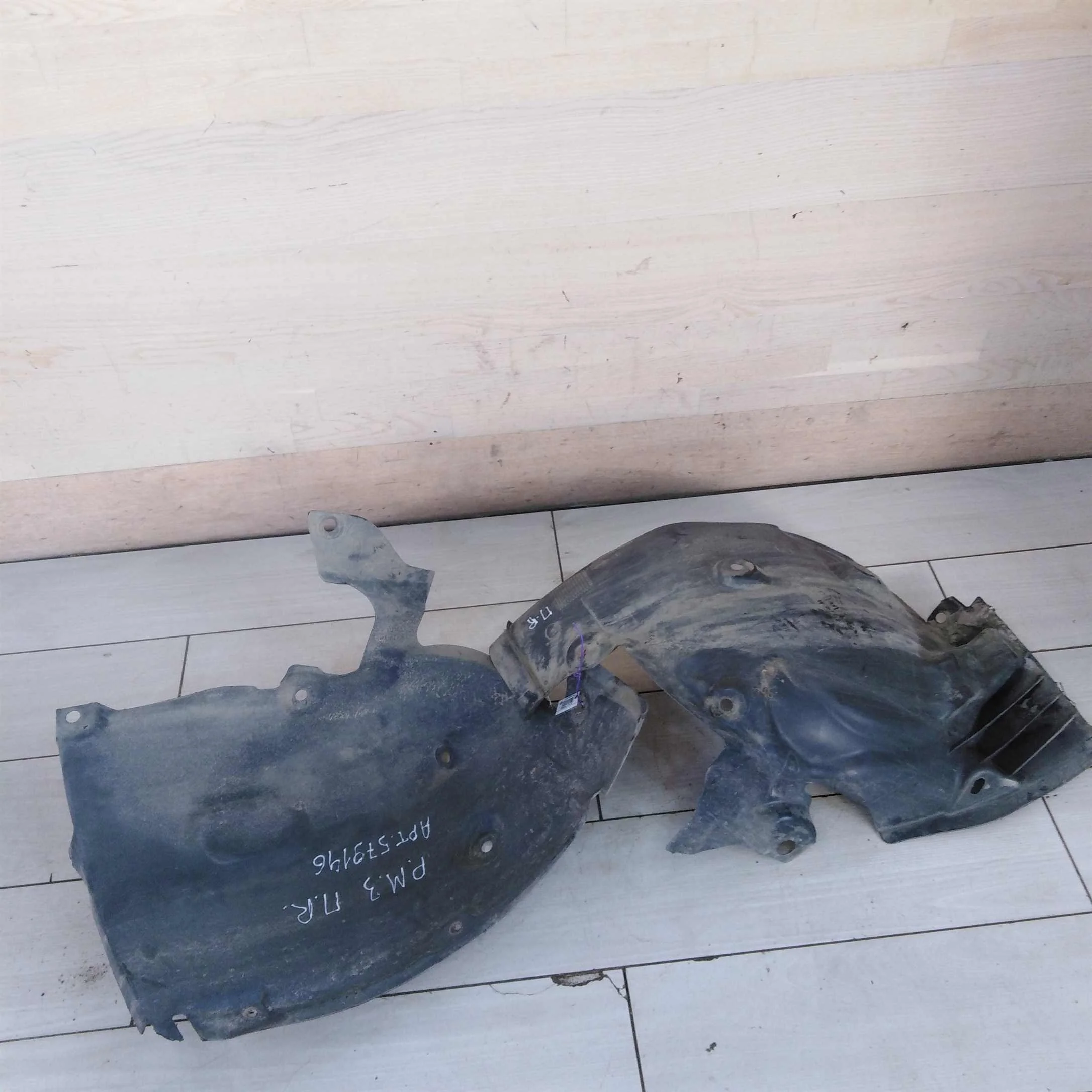 Защита подкрылок передний правый Renault Megane III   (арт. 92212)