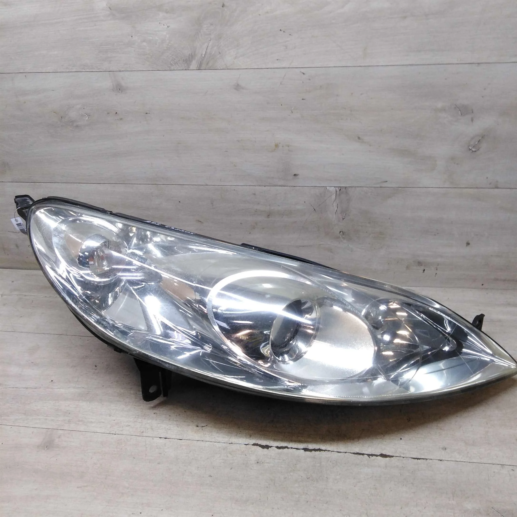 Фара правая ксенон Peugeot 407   (арт. 93094)