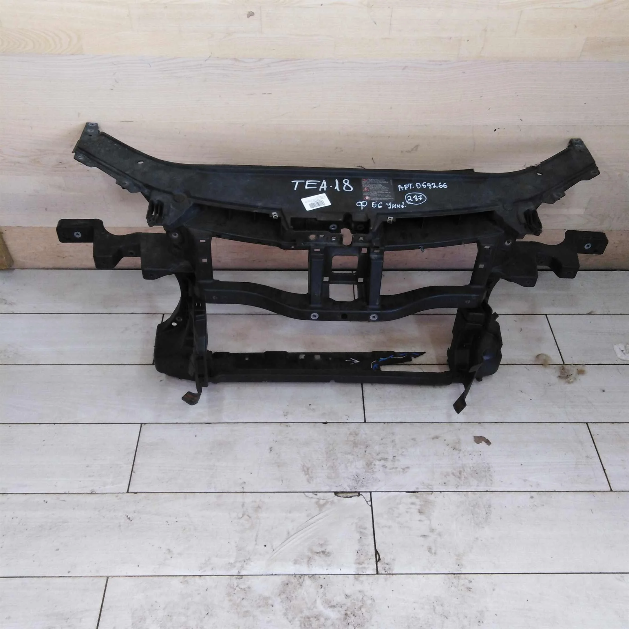 Передняя панель телевизор Volkswagen Passat B6 (арт. 93145)