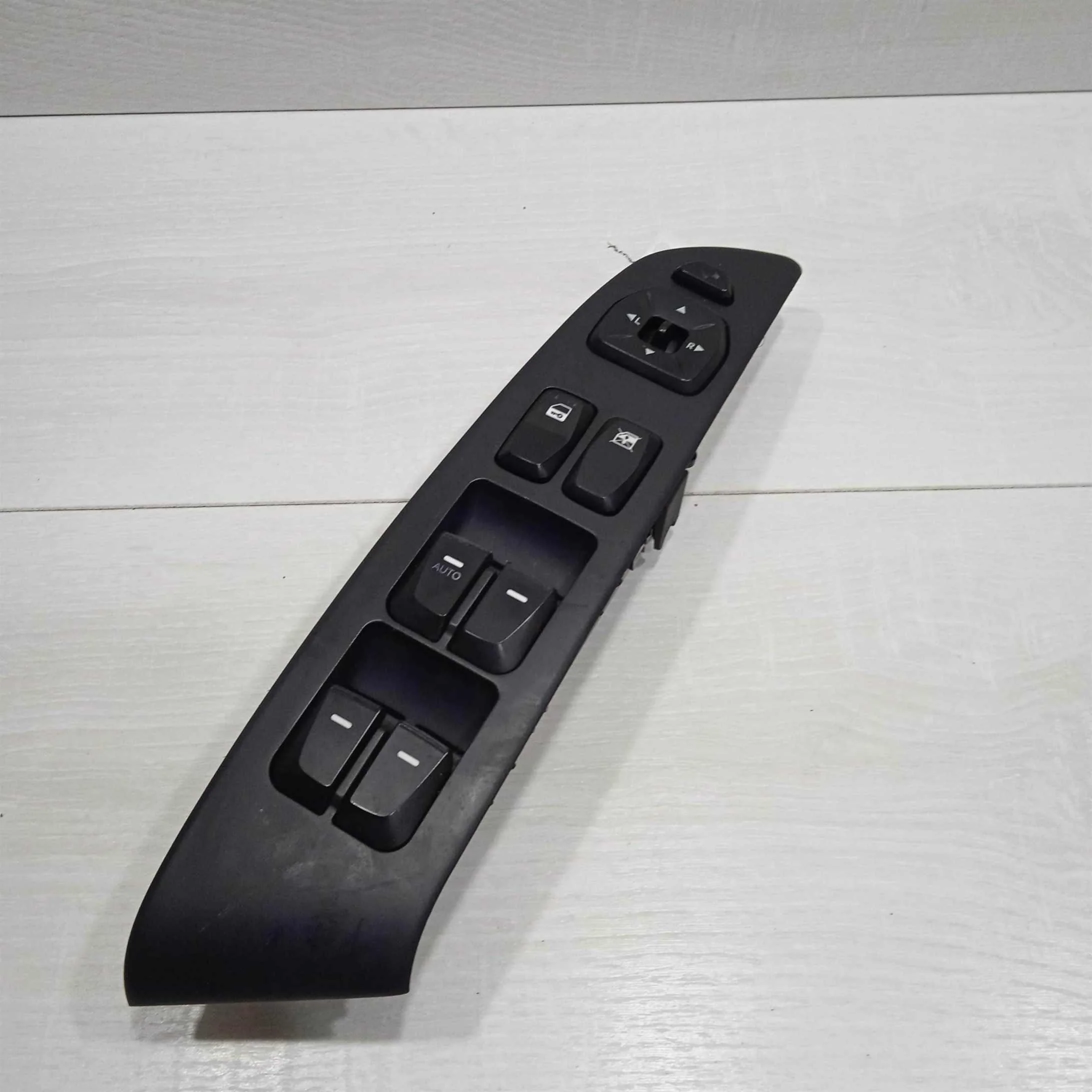 Блок управления стеклоподъёмниками Hyundai ix35 I (арт. 93413)