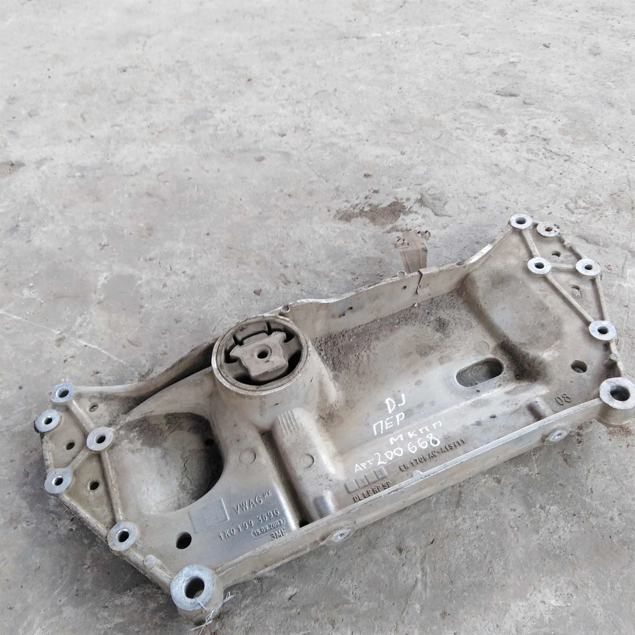 Балка передняя подрамник Volkswagen Jetta 5 звоген golf 5 (арт. 94478)