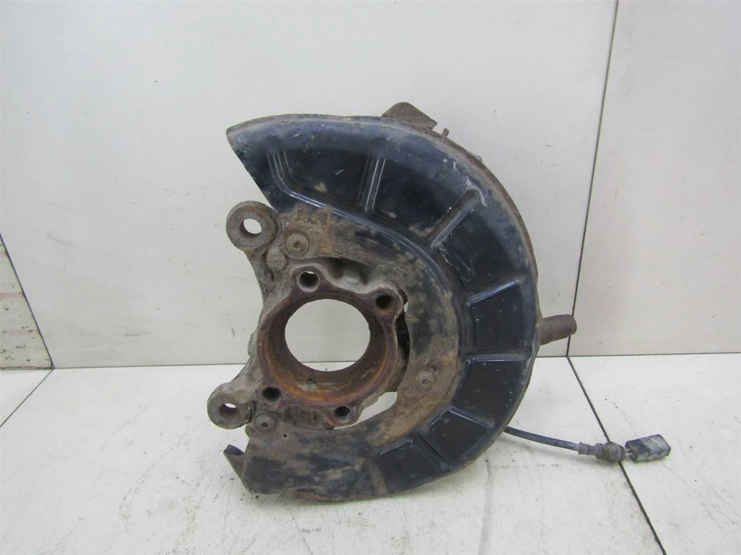 Кулак поворотный передний левый Skoda Superb 2008-2015  [1K0407255AA]  1.8 CDAB в Вологде