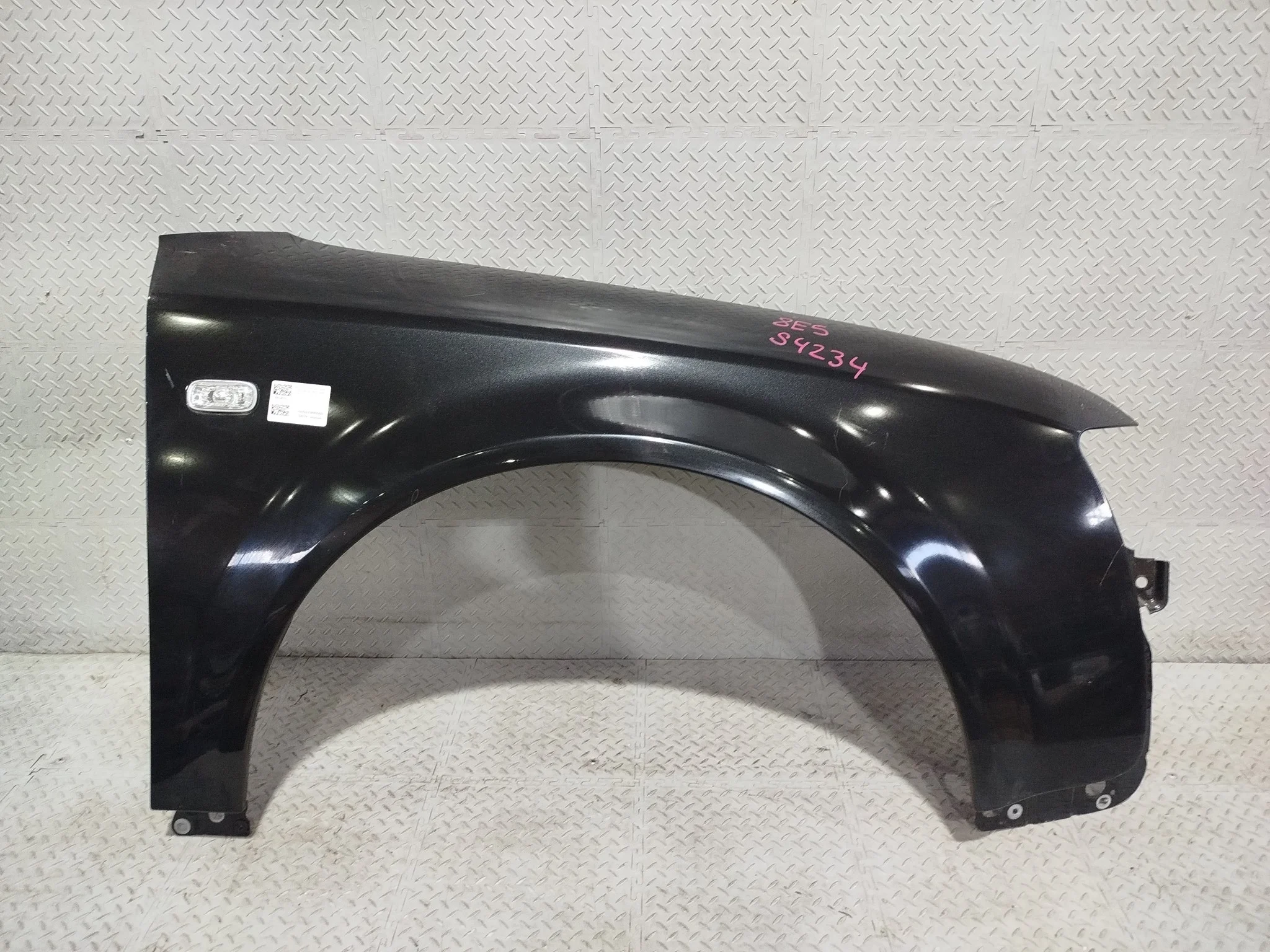 КРЫЛО AUDI A4 S4 8E2 8E5 B6 8E0821106B ПЕРЕДНЕЕ ПРАВОЕ черный, LZ9W S4234