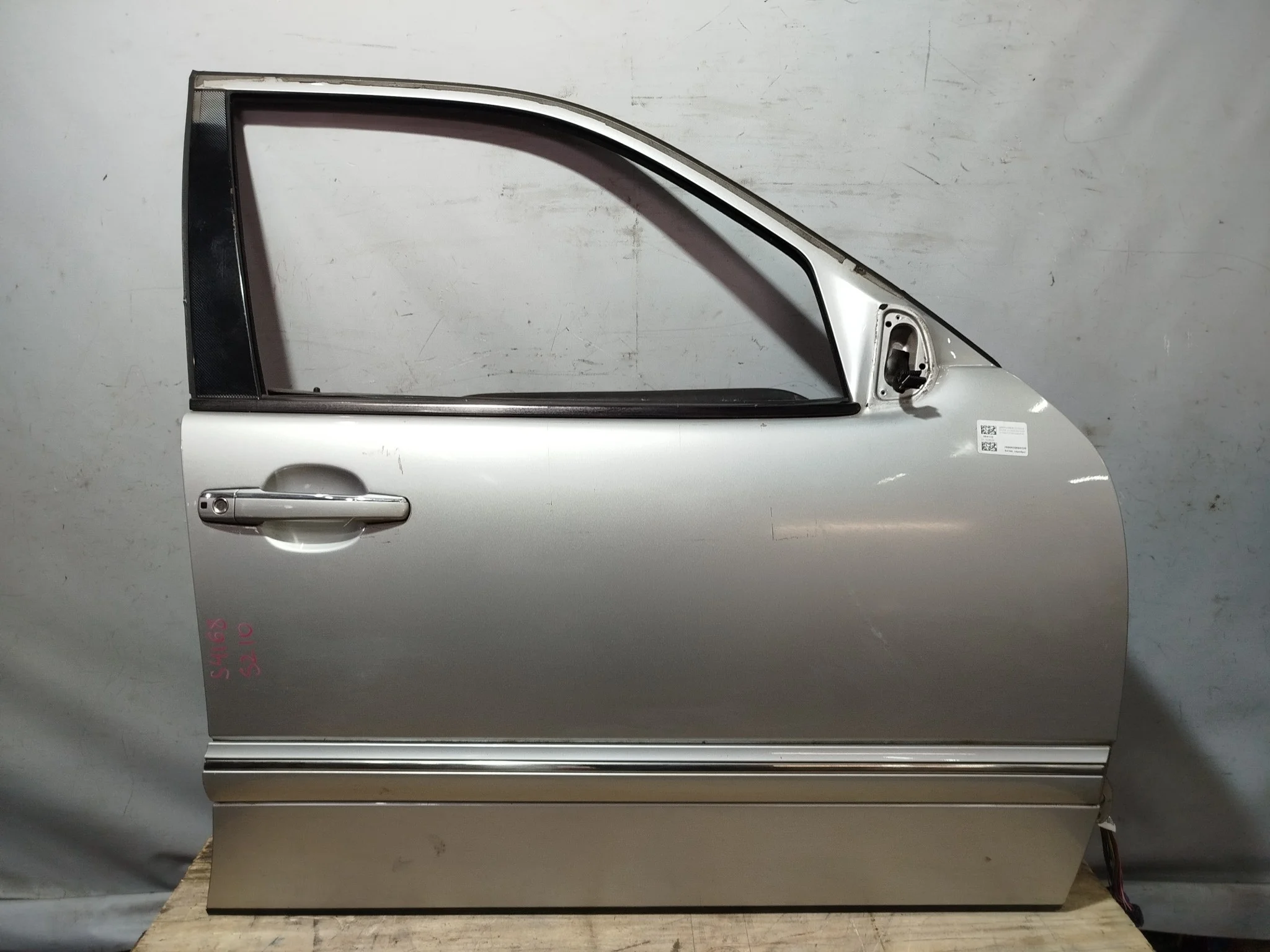 ДВЕРЬ MERCEDES-BENZ E-CLASS S210 W210 A2107201605 ПЕРЕДНЯЯ ПРАВАЯ серебро, 744U S4168