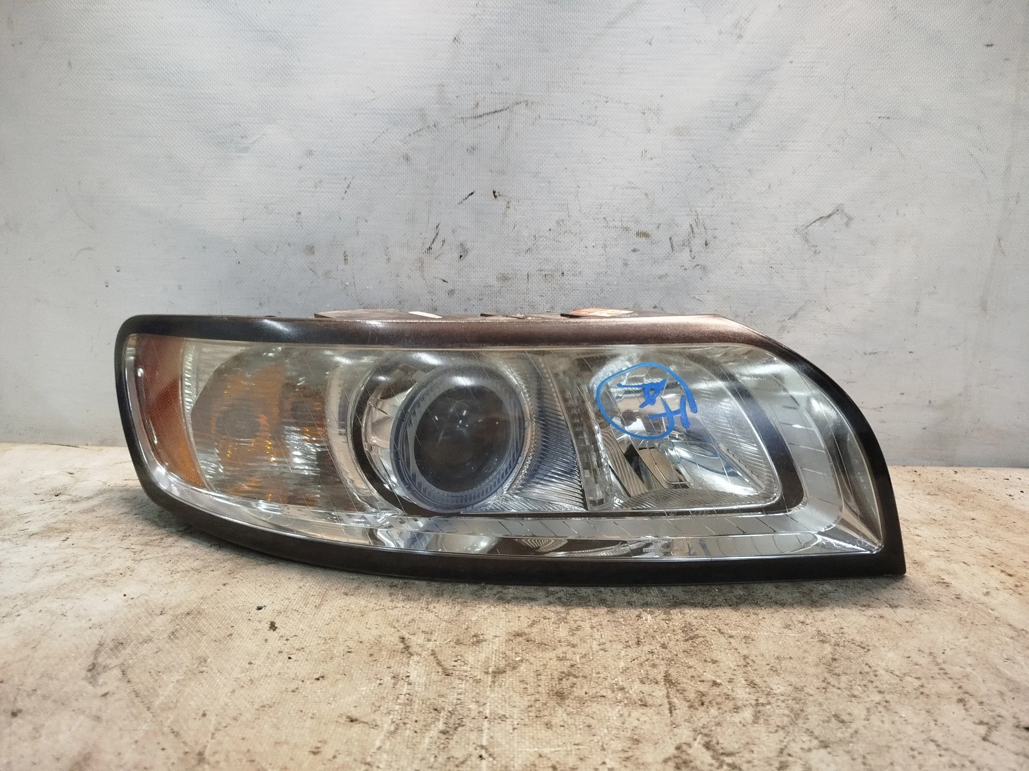 ФАРА VOLVO S40 V50 MS MW CHROME XENON ПРАВАЯ 2 МОДЕЛЬ 31299616 QA6305