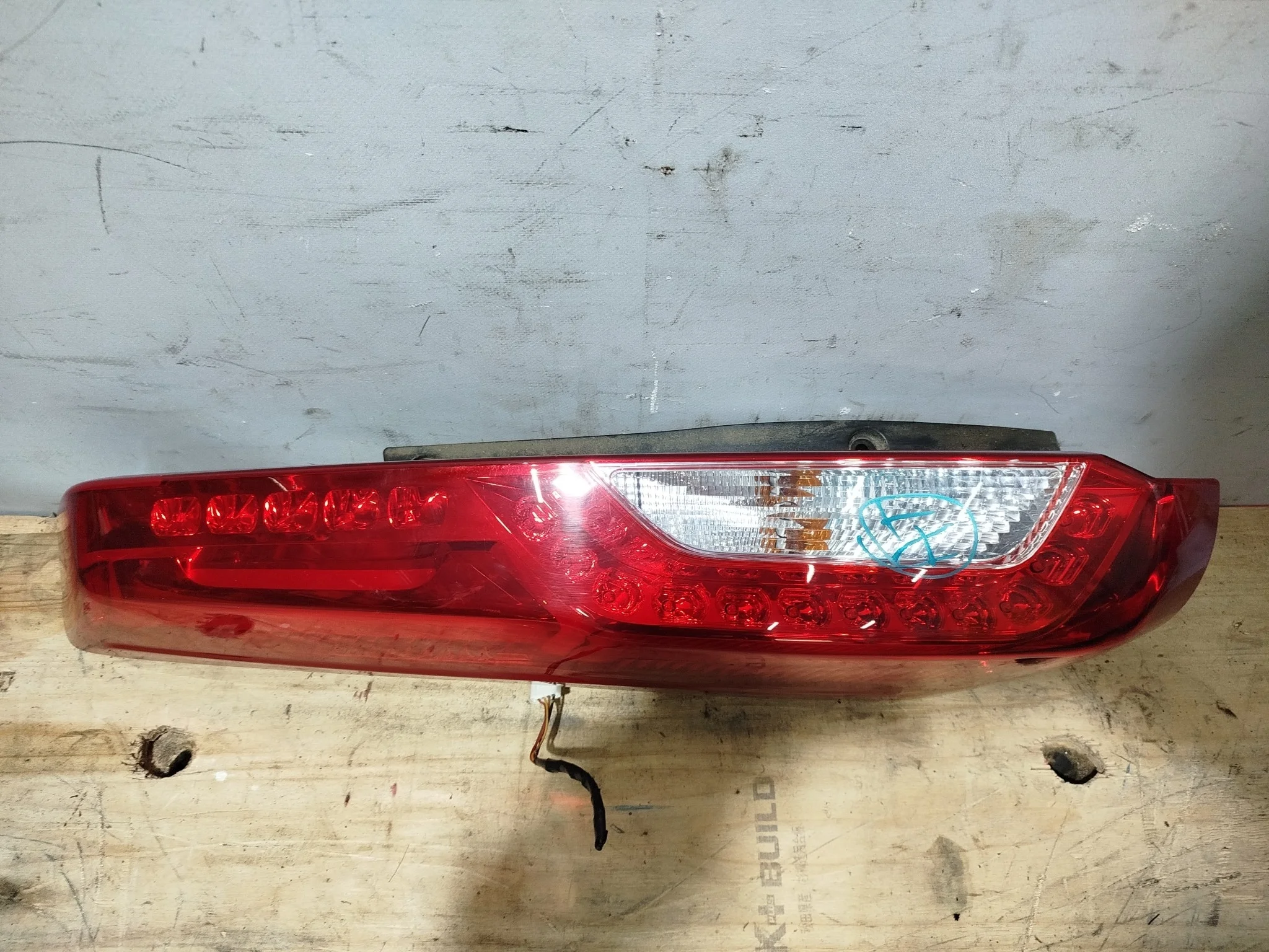 ФОНАРЬ NISSAN X-TRAIL DNT31 NT31 T31 TNT31 22023308 2 МОДЕЛЬ ЛЕВЫЙ 265553UB0A QE218