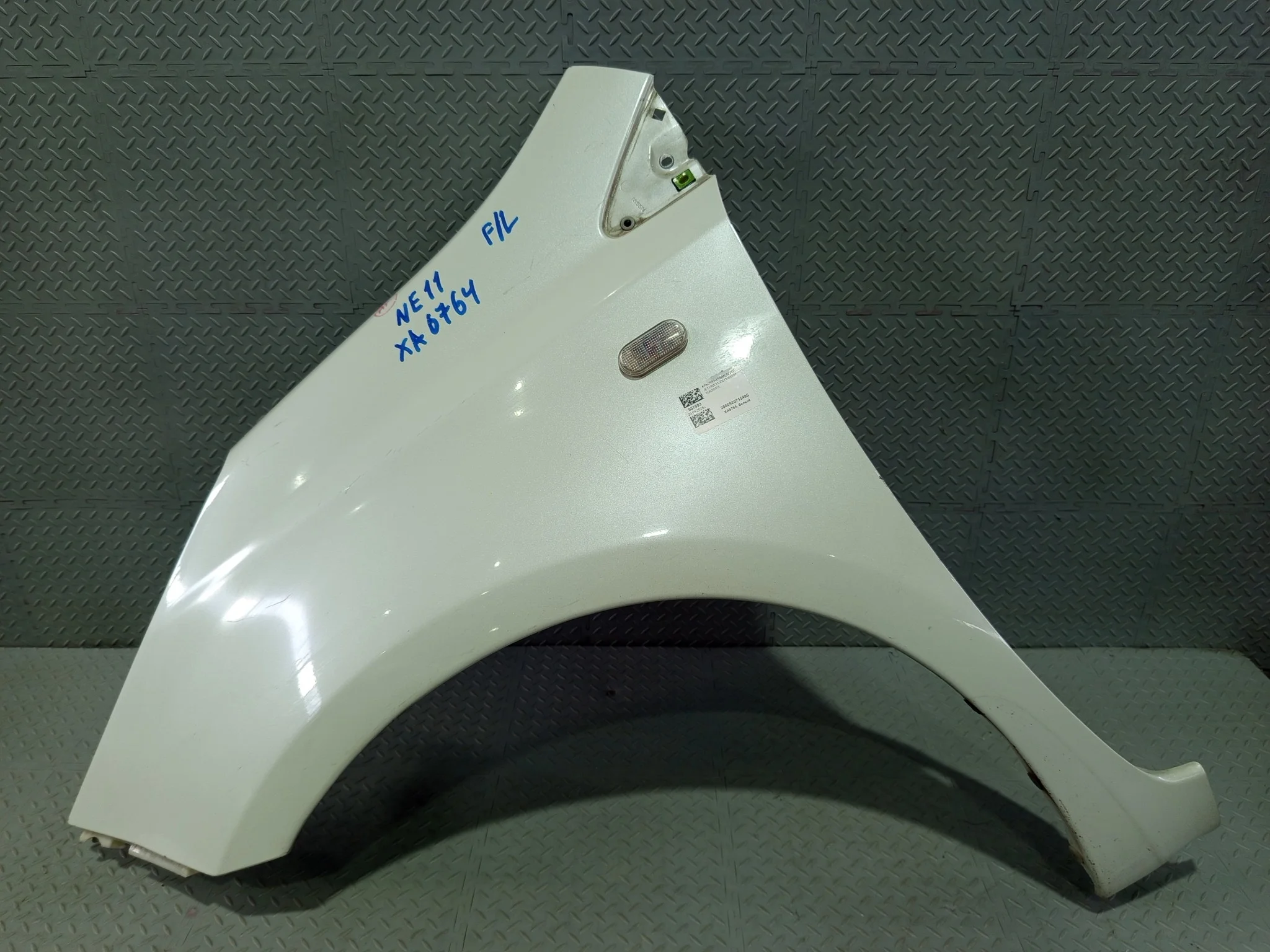 КРЫЛО NISSAN NOTE E11 NE11 ZE11 631011U630 ПЕРЕДНЕЕ ЛЕВОЕ белый, QX1 XA6764