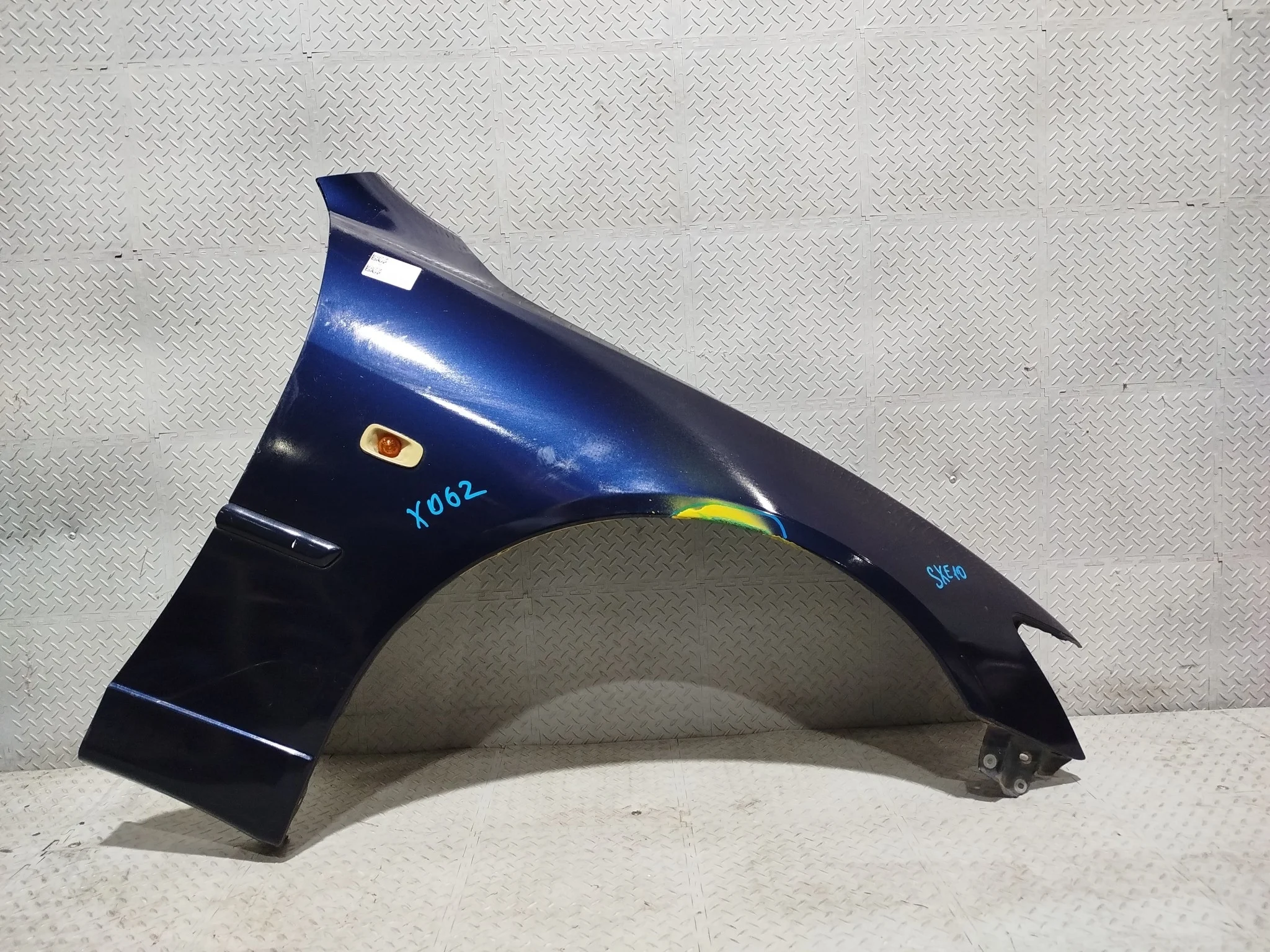 КРЫЛО TOYOTA LEXUS ALTEZZA ALTEZZA GITA IS200 IS300 GXE10 GXE10W GXE15W JCE10 JCE10W JCE15W SXE10 5380153010 ПЕРЕДНЕЕ ПРАВОЕ ГАЛОГЕН темно-синий X062