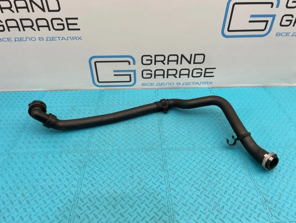 Патрубок охлаждения Volvo Xc60 2012 32249281 DZ B4204T7 2.0