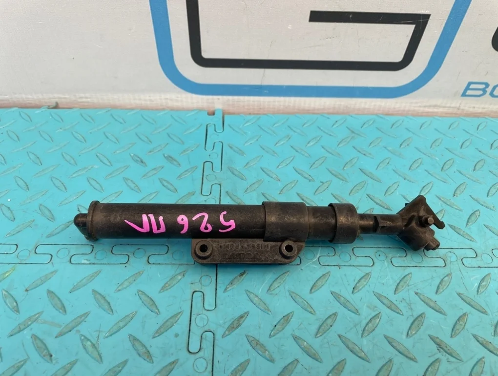 Форсунка омывателя фары Volvo Xc60 2012 31294406 DZ B4204T7 2.0, левая