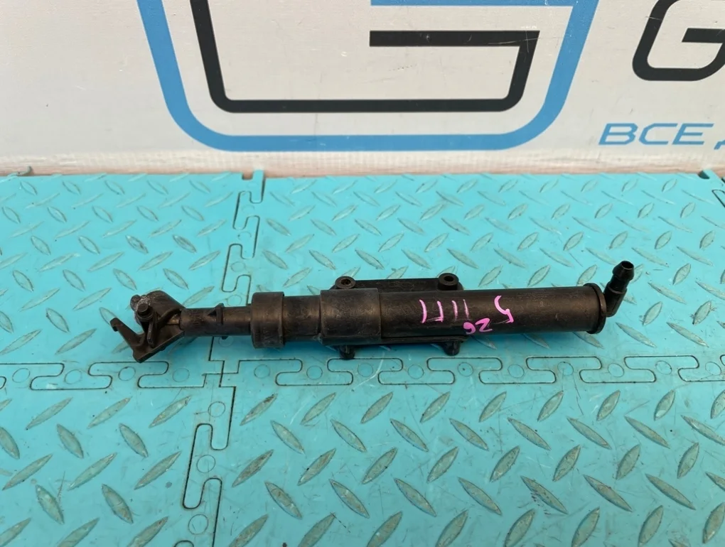 Форсунка омывателя фары Volvo Xc60 2012 31294407 DZ B4204T7 2.0, правая