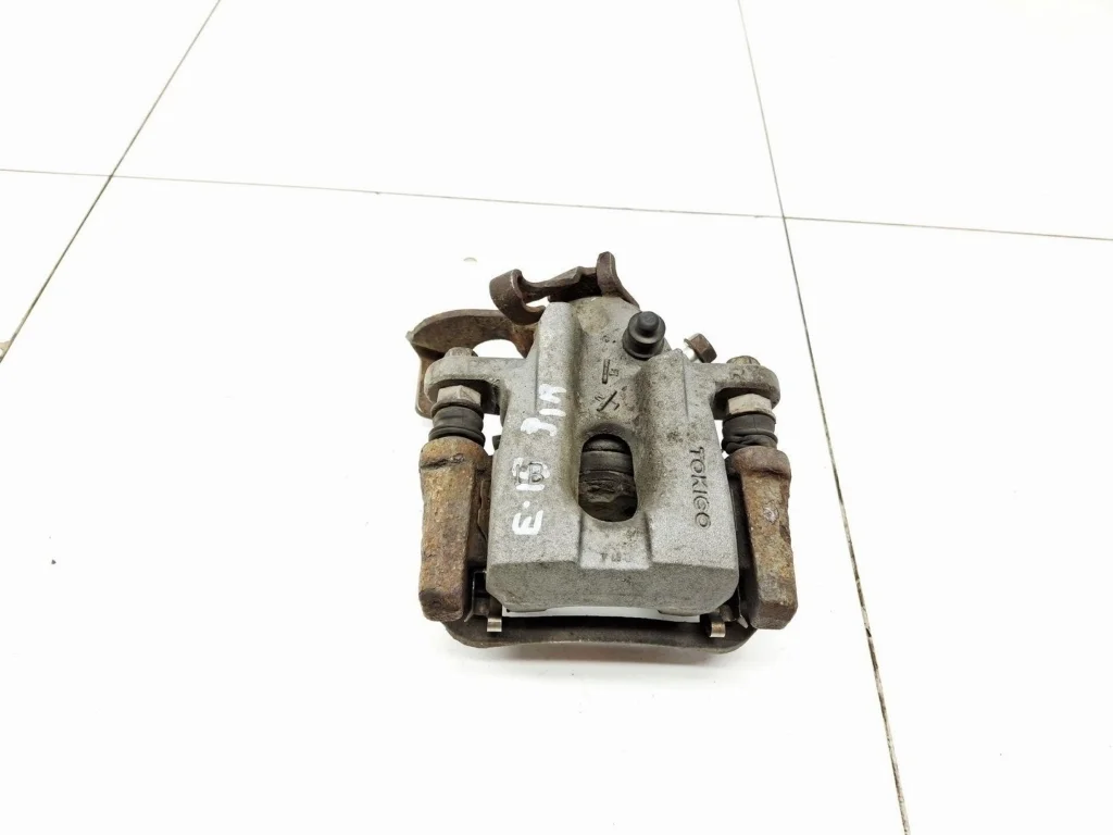 Суппорт задний правый Toyota Corolla 2008 E150