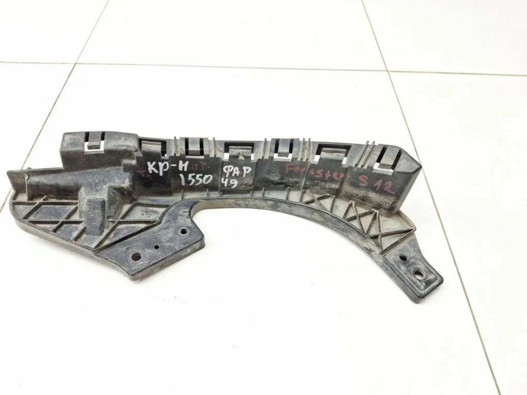 Кронштейн фар правый Subaru Forester (S12/SH)