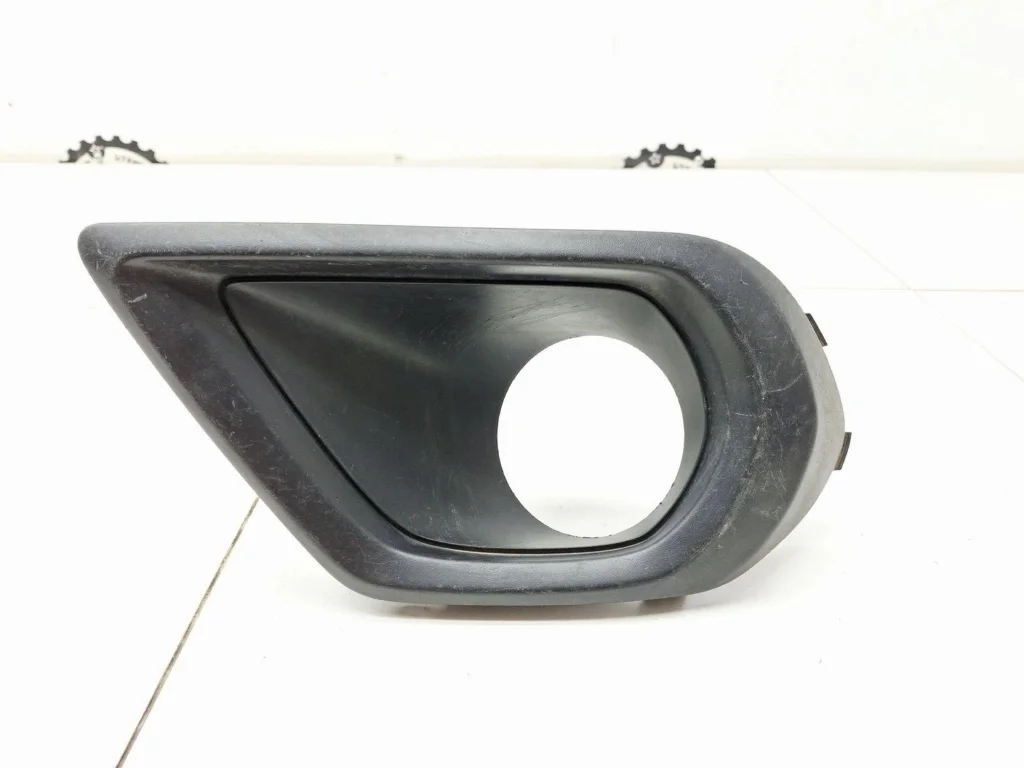 Рамка противотуманой фары левой Subaru Forester S13, SJ