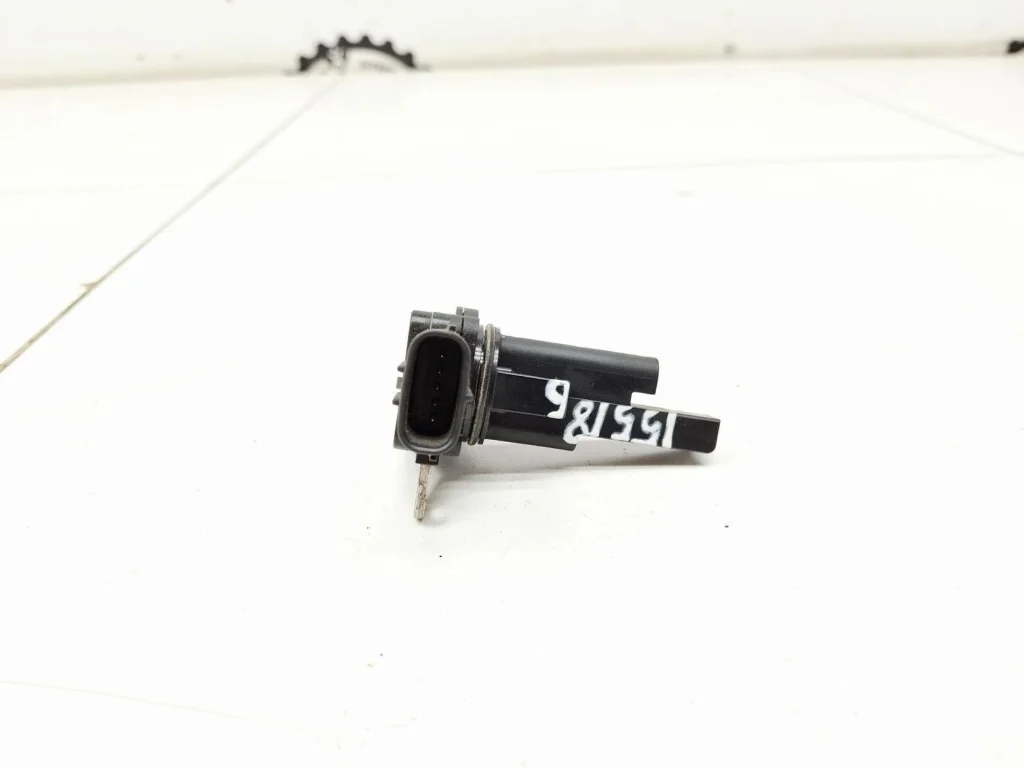 Датчик массового расхода воздуха Toyota RAV4 A40