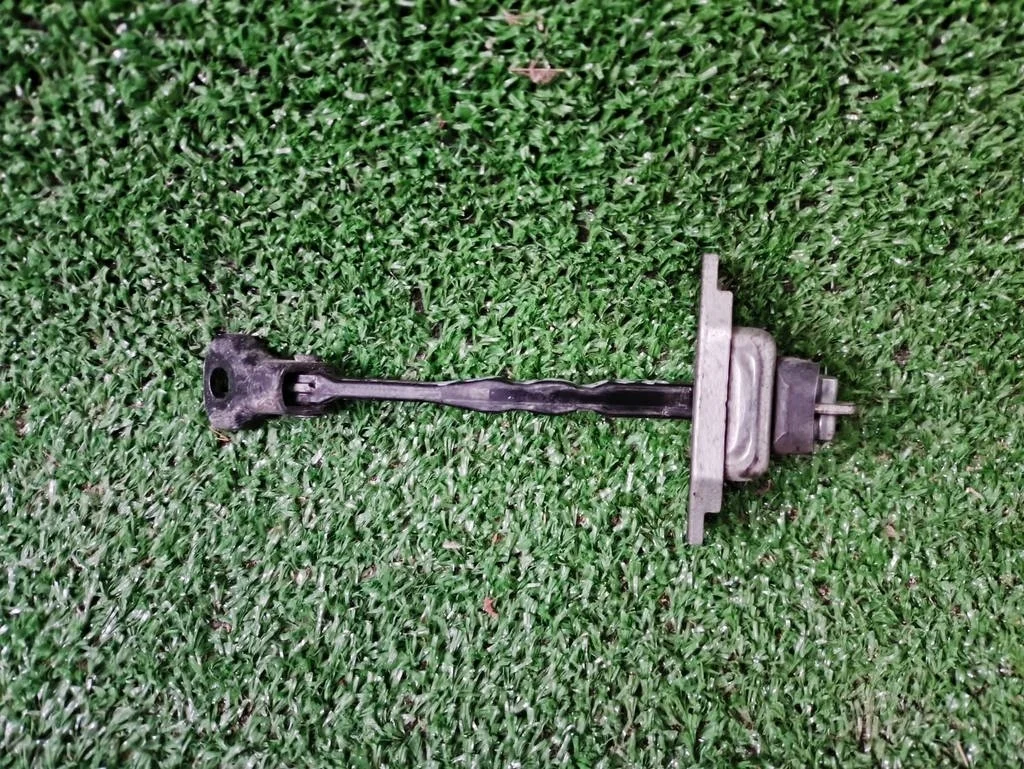 Б.у. ограничитель двери TOYOTA CAMRY V50 ASV50 TOYOTA CAMRY V50 ASV50