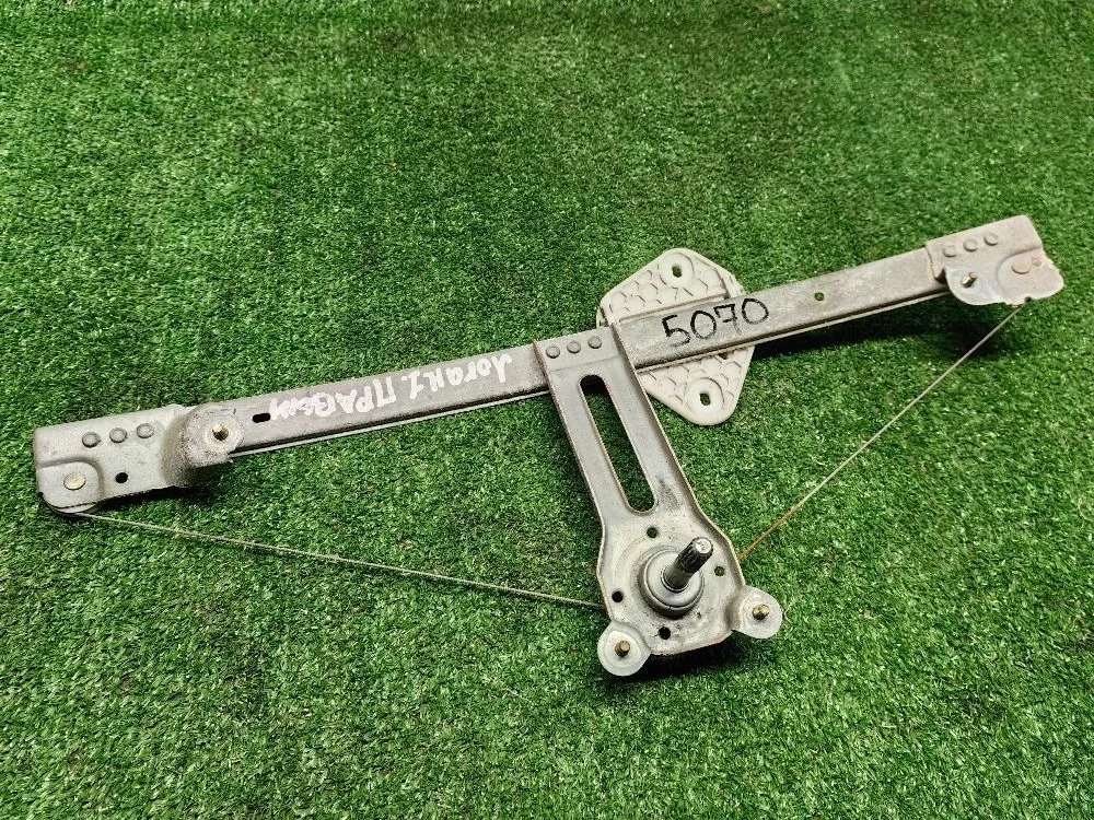 Стеклоподъемник передний правый мех. Renault Logan