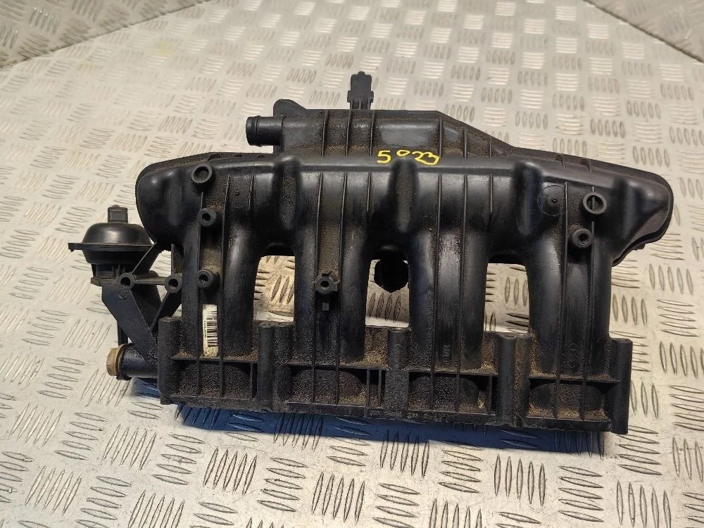 Коллектор впускной Volkswagen Passat B6